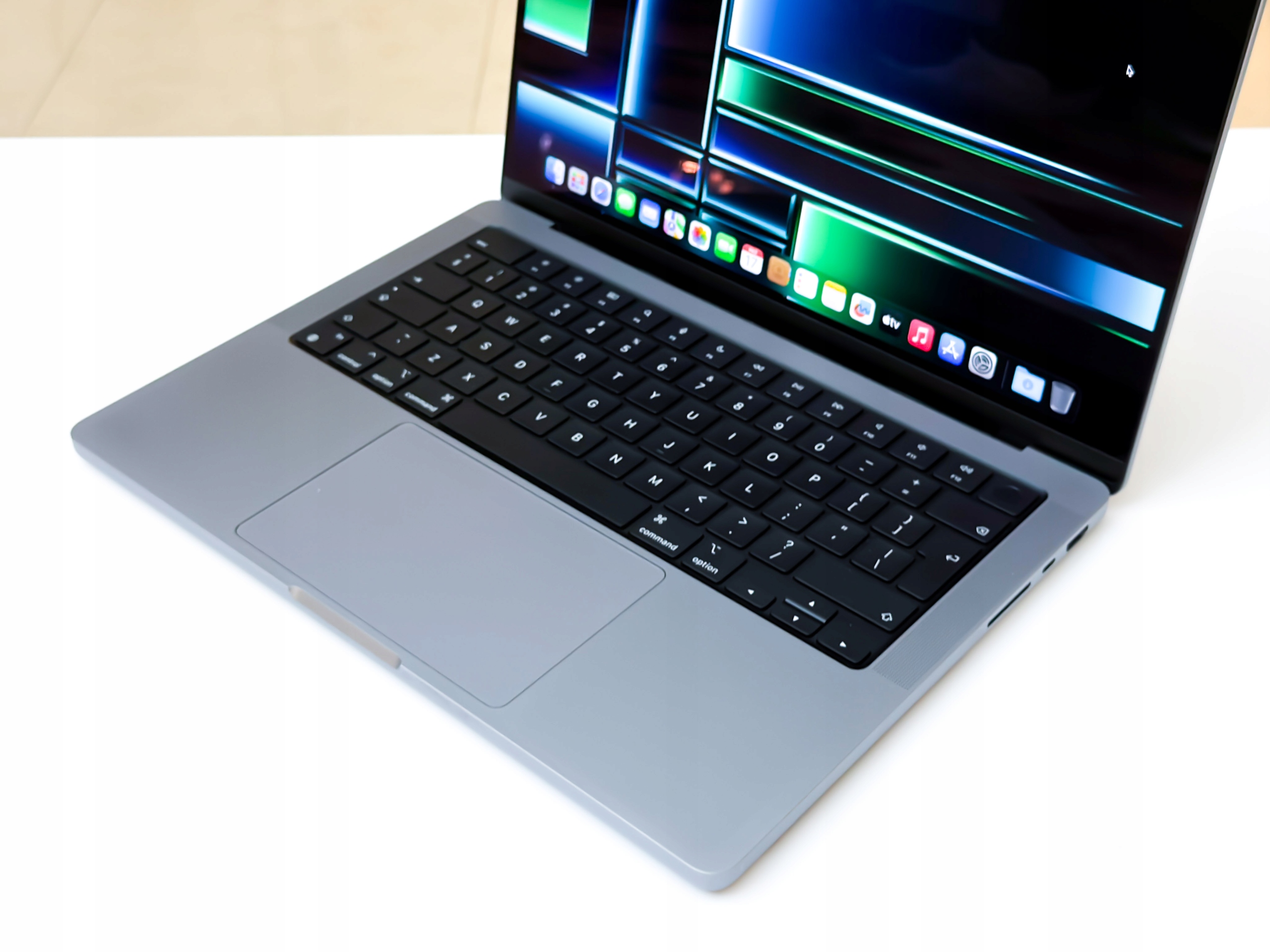 大幅値下げ】メモリー大盛り32GB！M1Pro MacBookPro14インチ Laptop