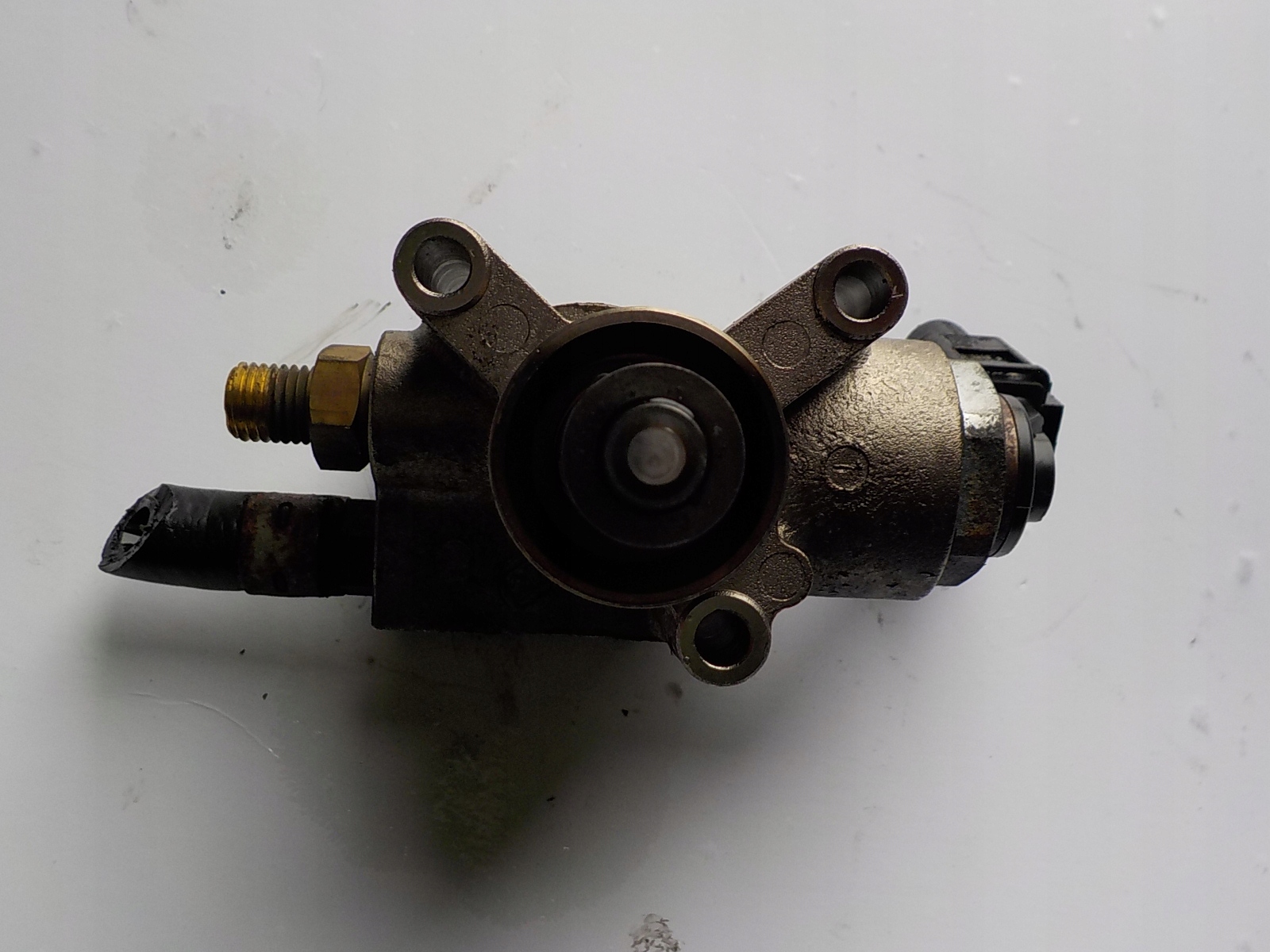 VOLKSWAGEN GOLF V 1.6 FSI feed pump 03C127025R