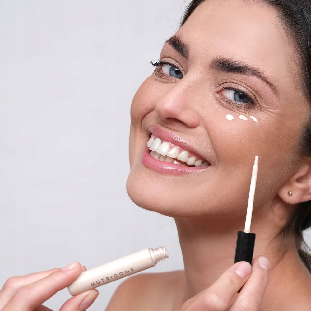 Korektor pod oczy z aplikatorem redukujący przebarwienia NUTRIDOME BEIGE Właściwości kryjący