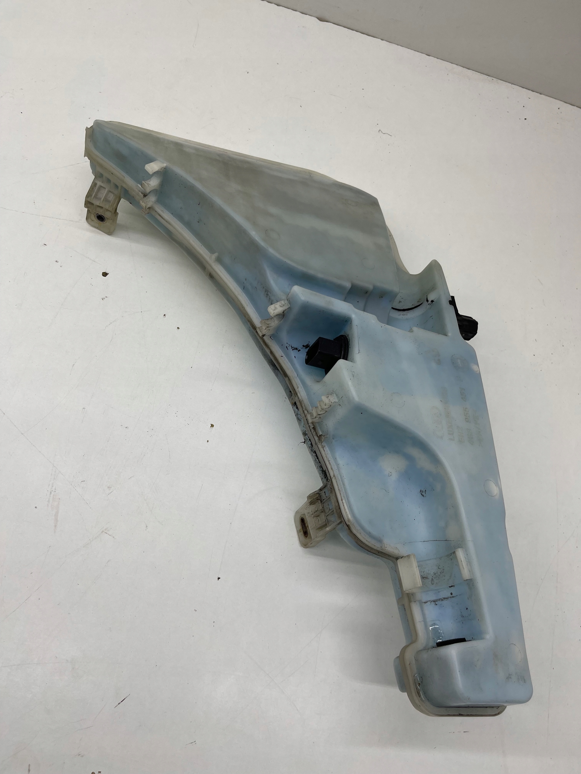 AUDI A7 C7 spremnik gasa mlaznice ispod XENON CALY original!