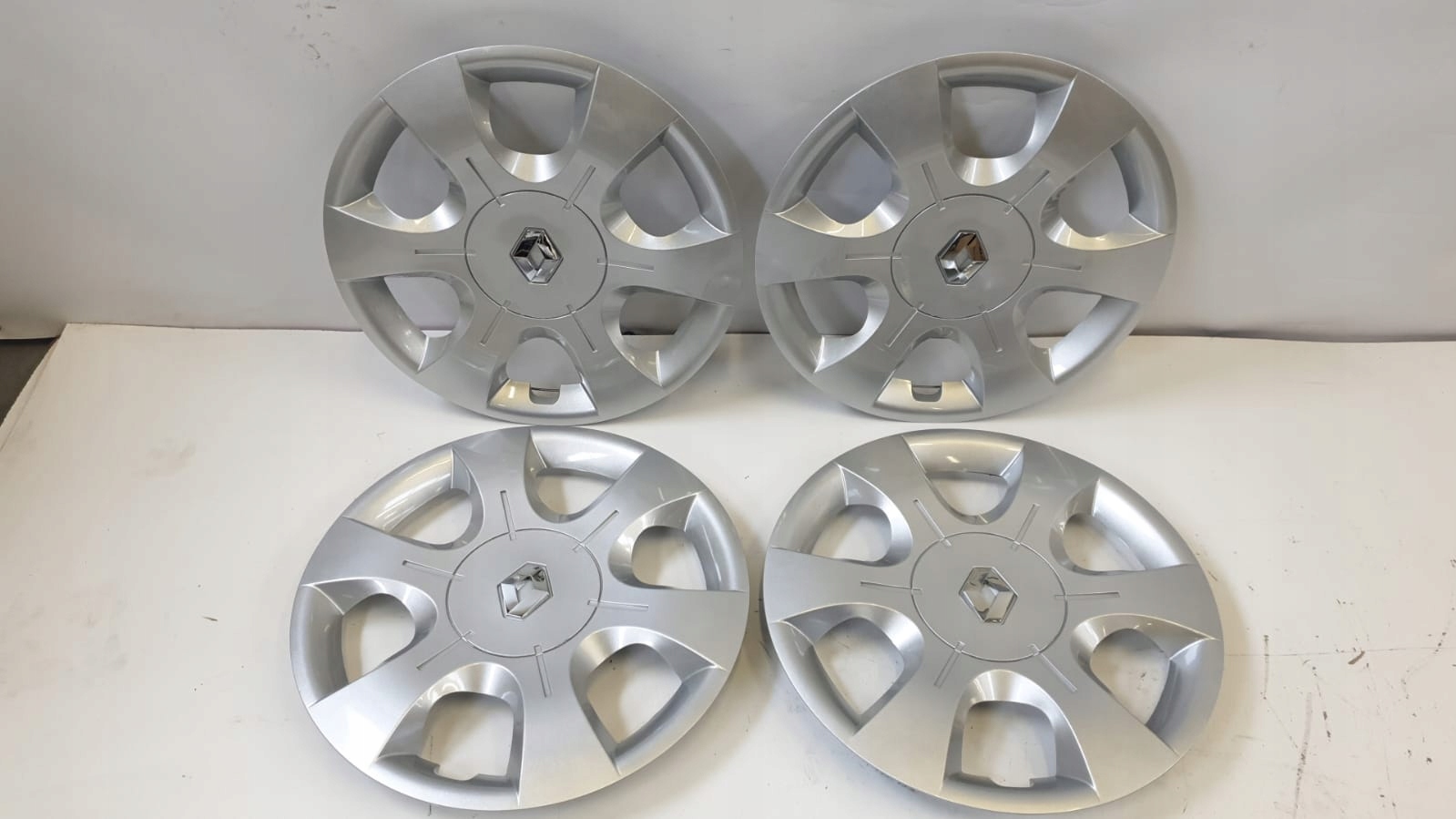 KOŁPAK 16'' RENAULT TRAFIC NOWY Kod producenta 82 00 458 589