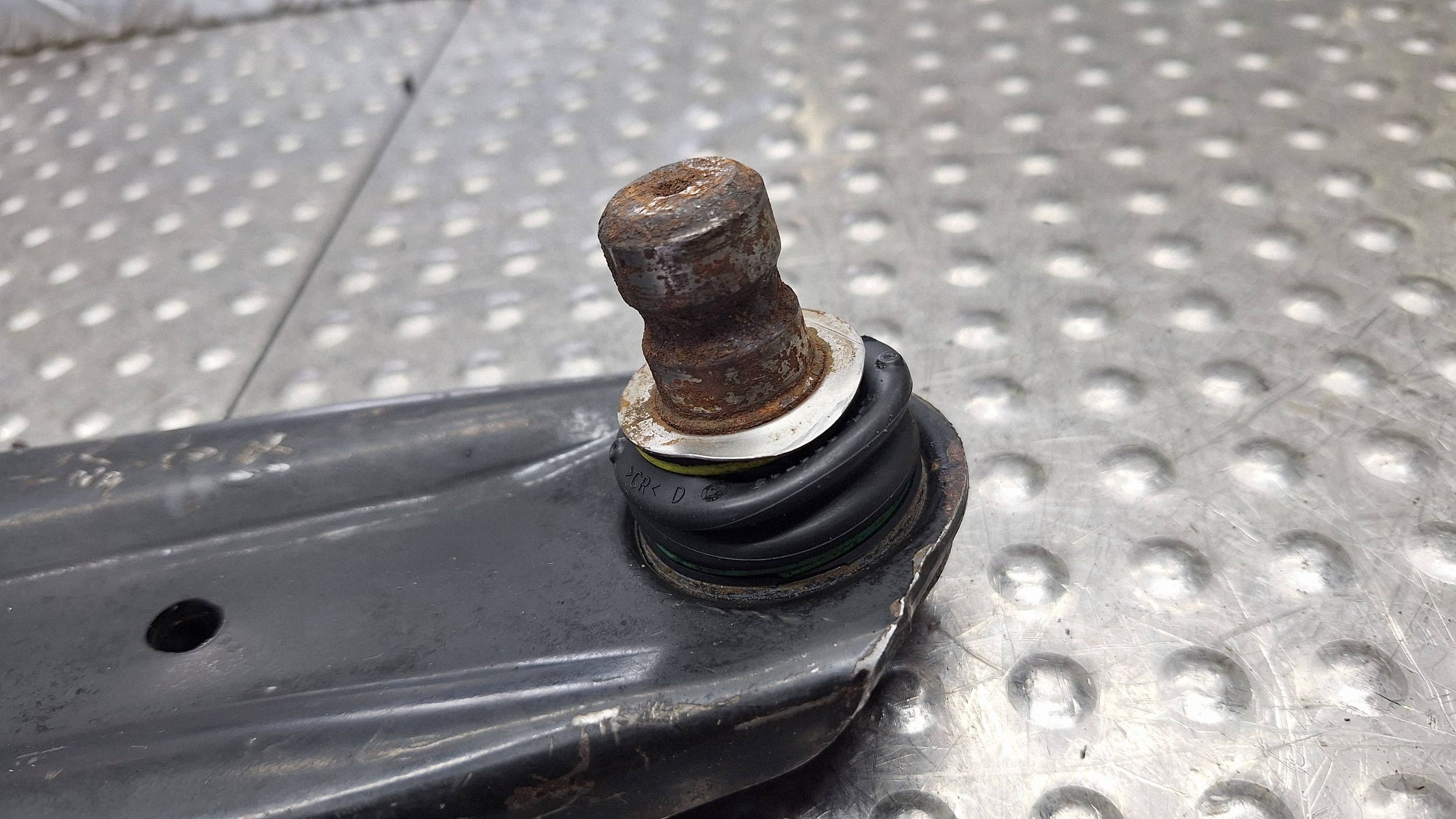 arm left front L1TC-3051-AB FORD PUMA MK2