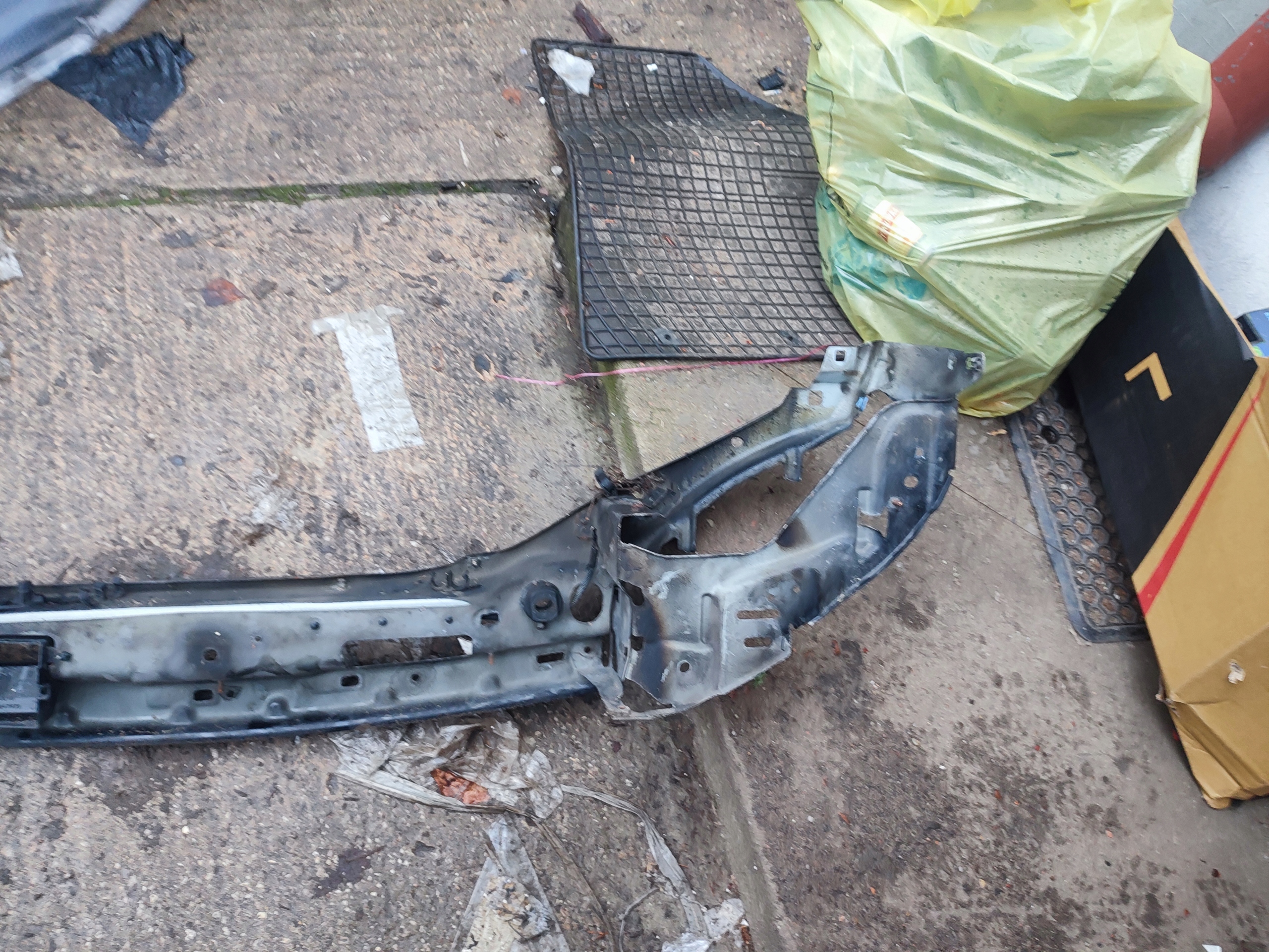 support panel for radiators pillar iron VOLVO S40 II V50