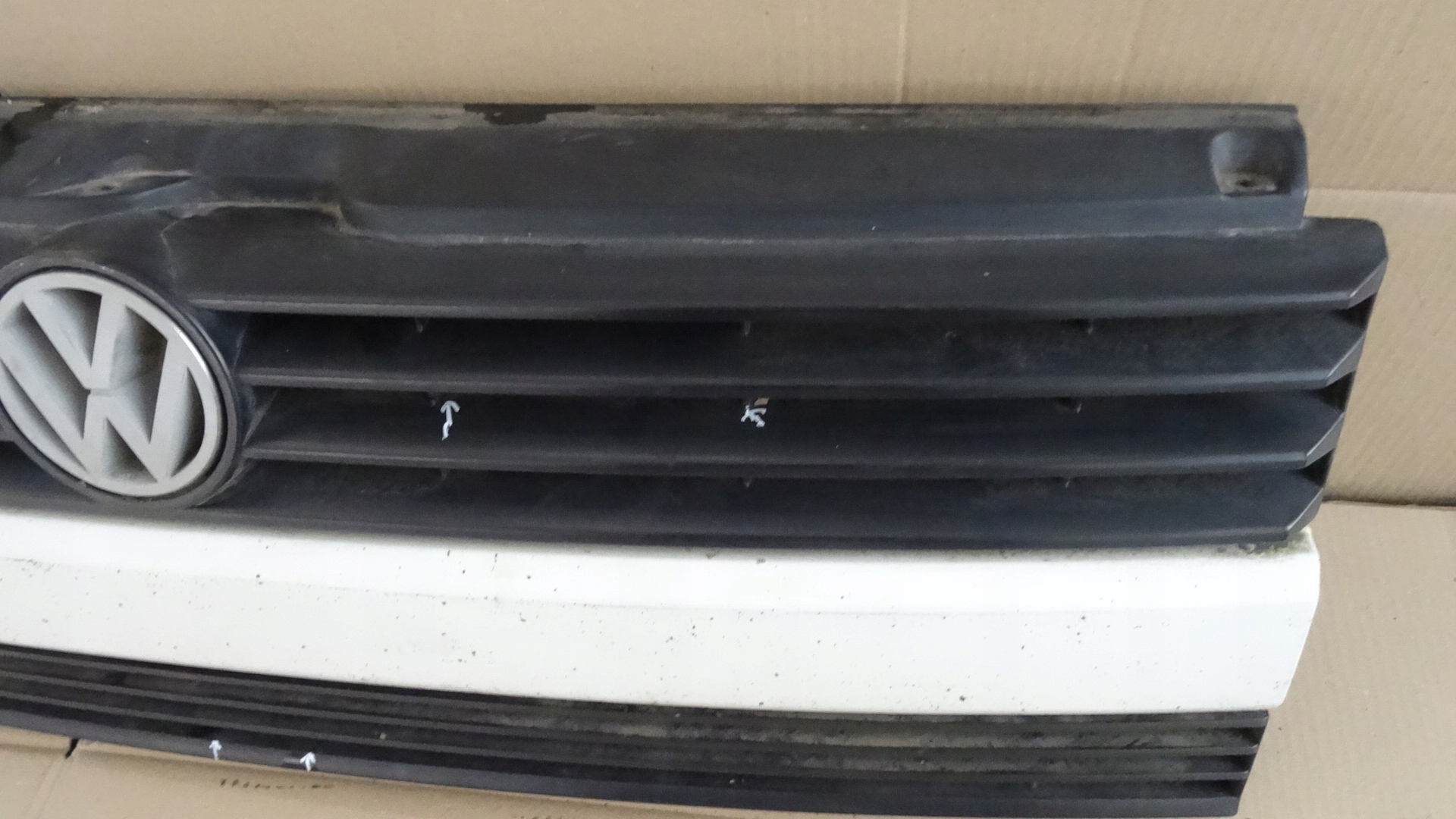 vw transporter T4 решетка радиатора 701853653B