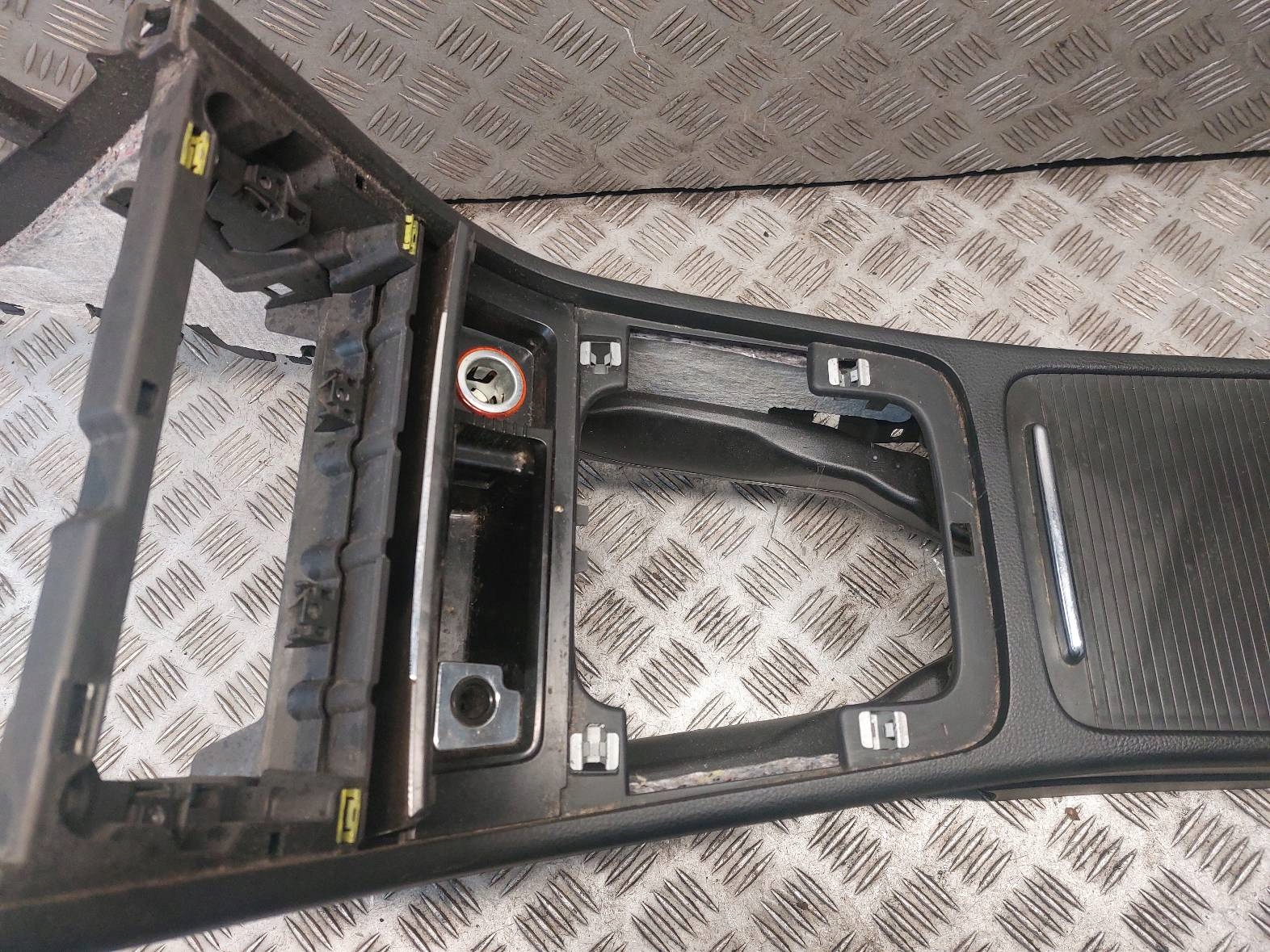 TUNEL central armrest VOLKSWAGEN PASSAT B6 3C0863319S 3C1863241BP
