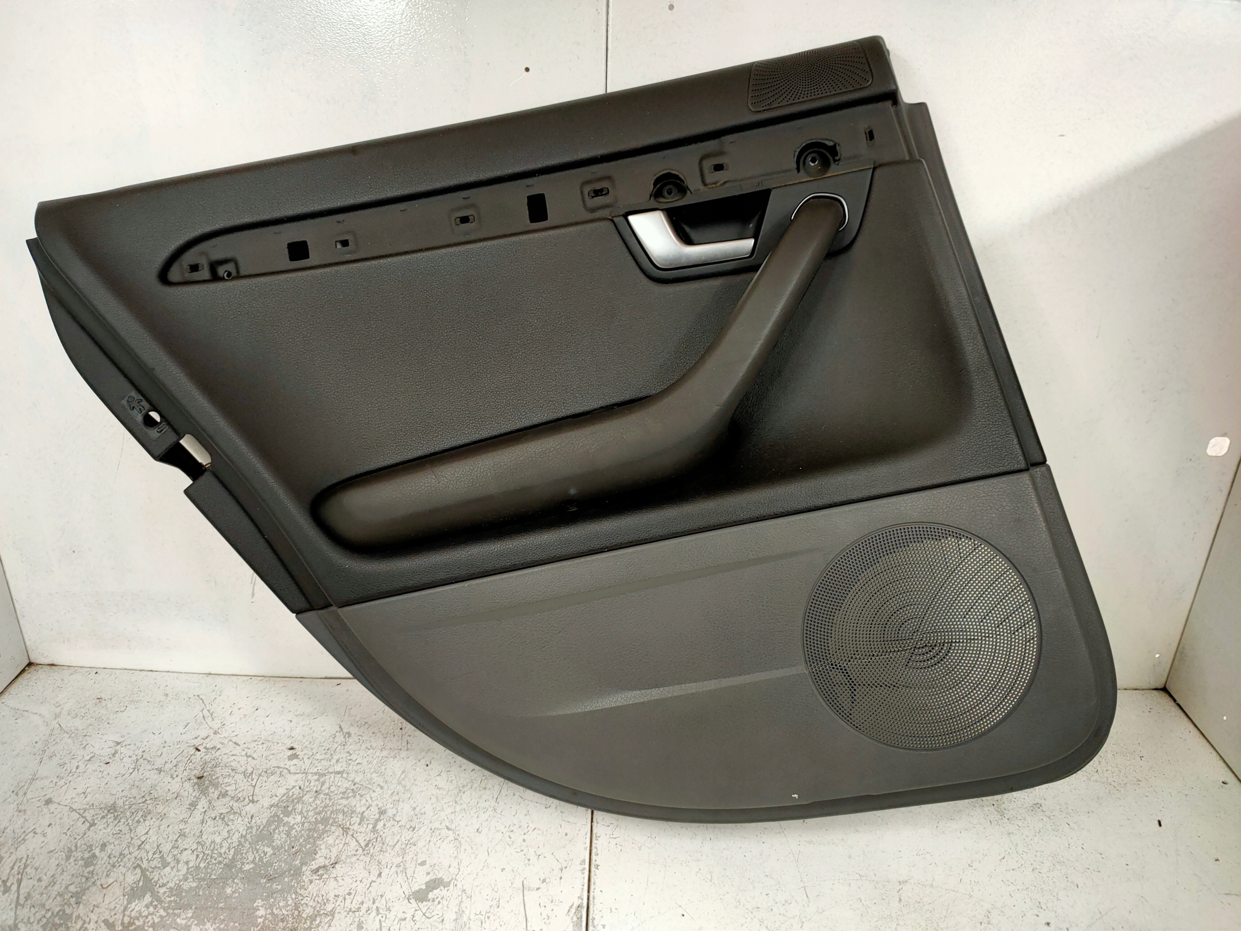 дверные карты левый зад Bose seat EXEO 3R0867305