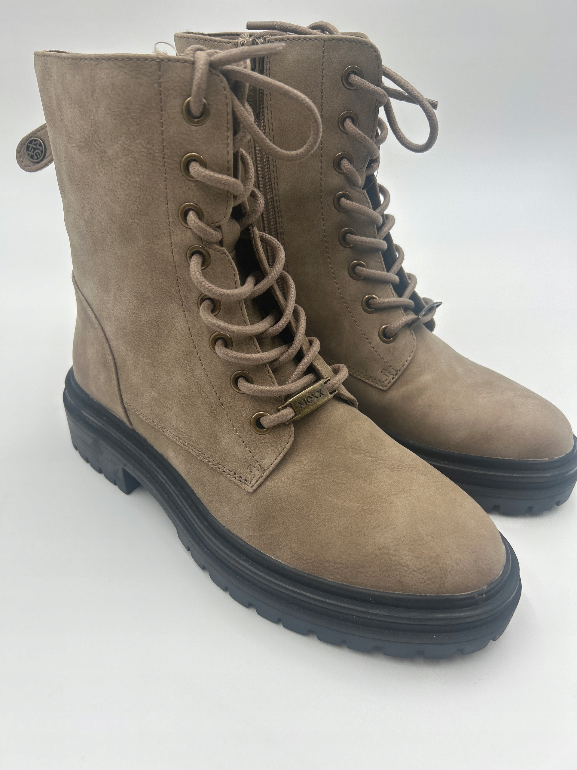 Mexx Béžové Dámské Kotníkové Boty S Černou Podrážkou A Zapínáním Na Zip