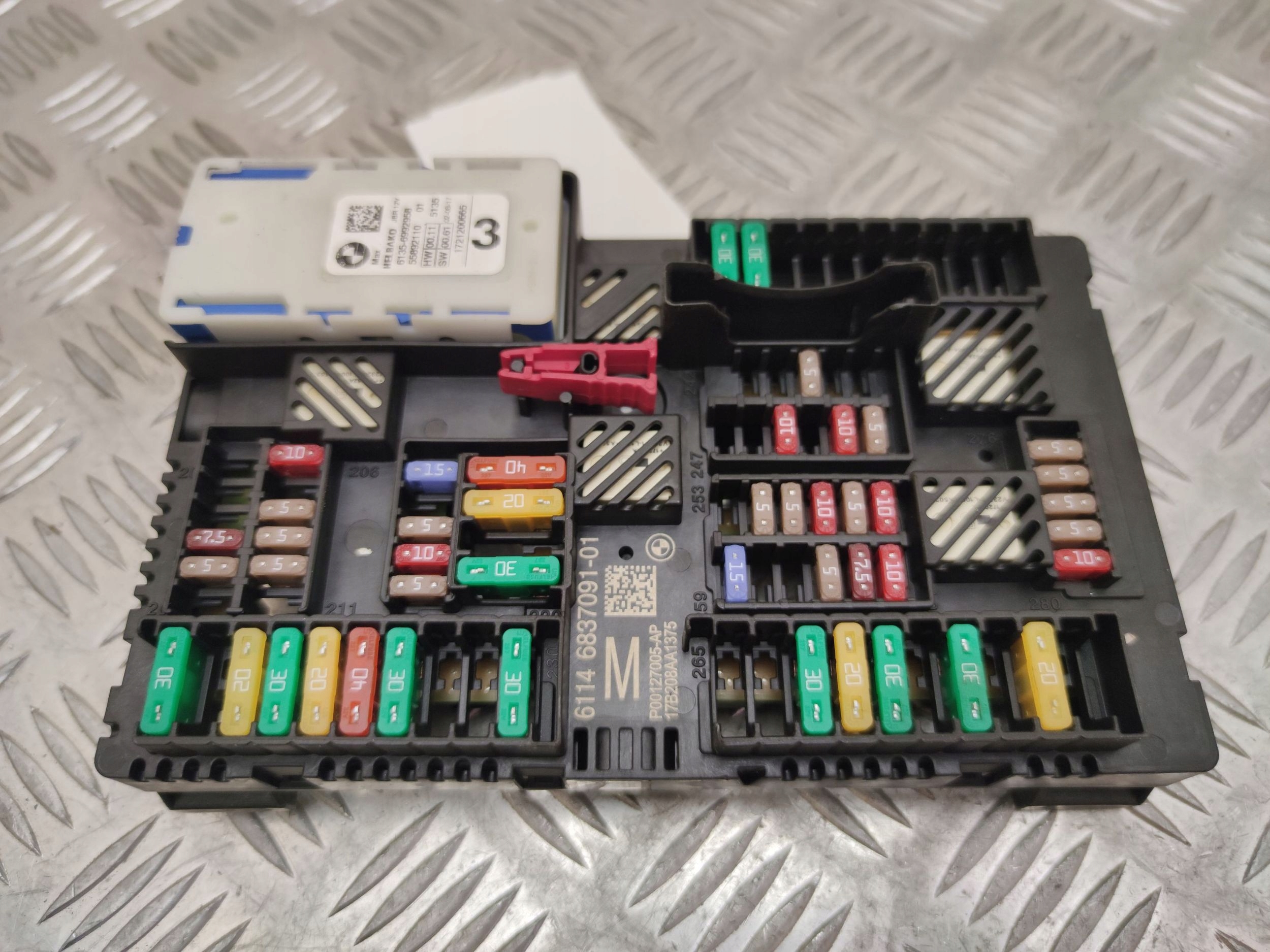 BMW 7 G11 G12 2017 Ramka / Moduł bezpieczników 9357891