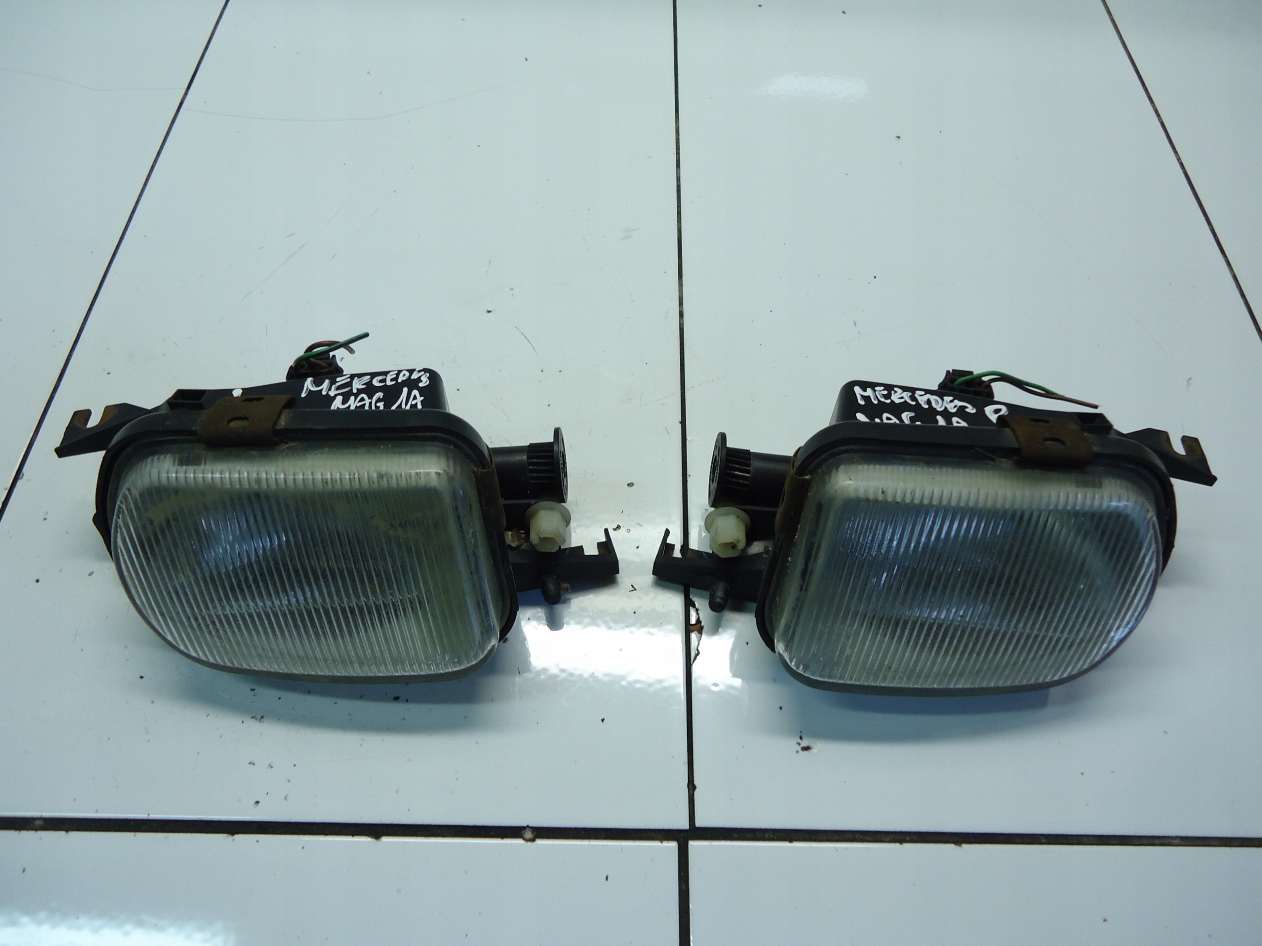 MERCEDES C W203 Nebelscheinwerfer links 2158200556