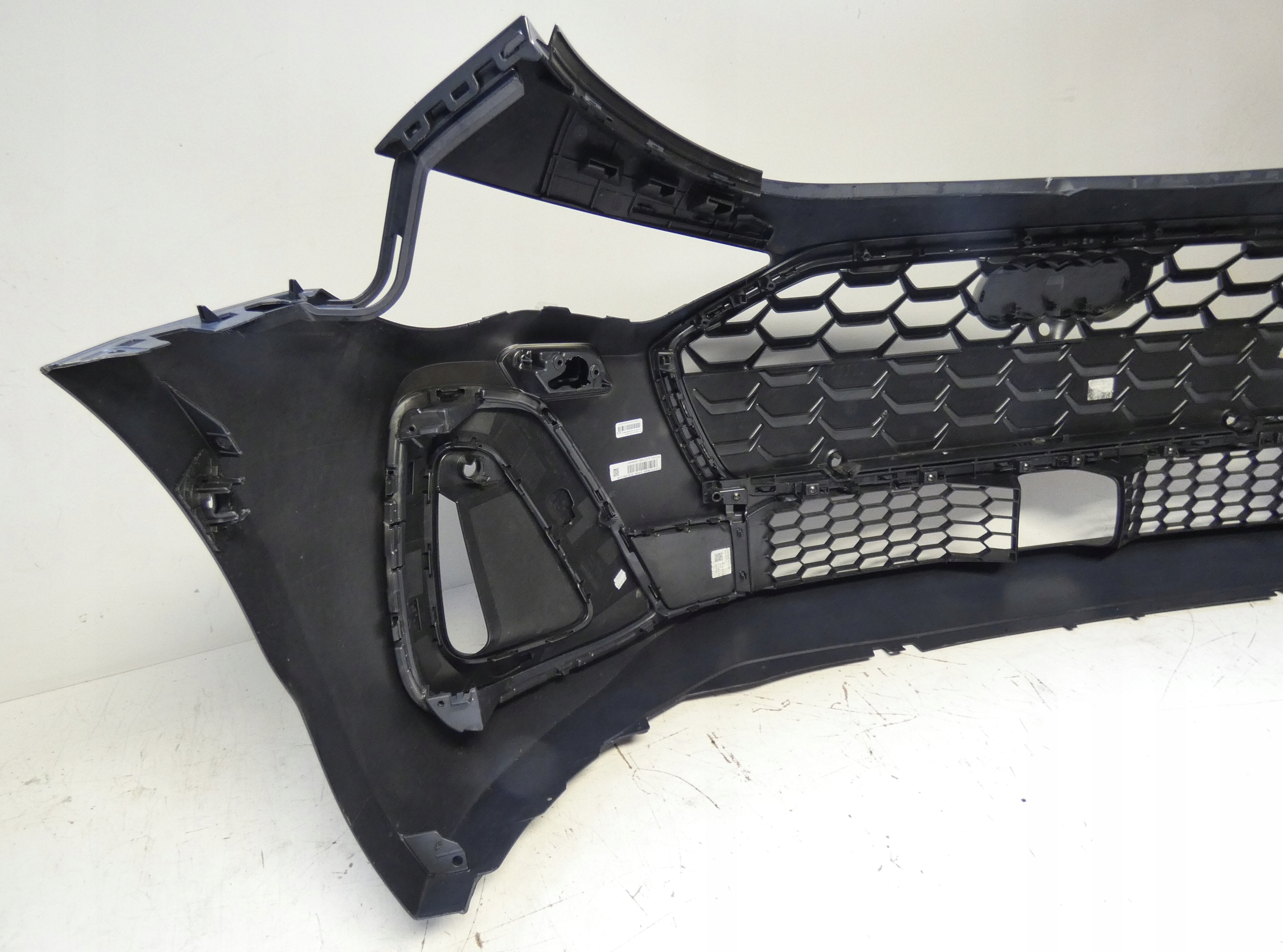 AUDI A5 B10 S-LINE 8B3807437A below 6 PDC below washers bumper front front