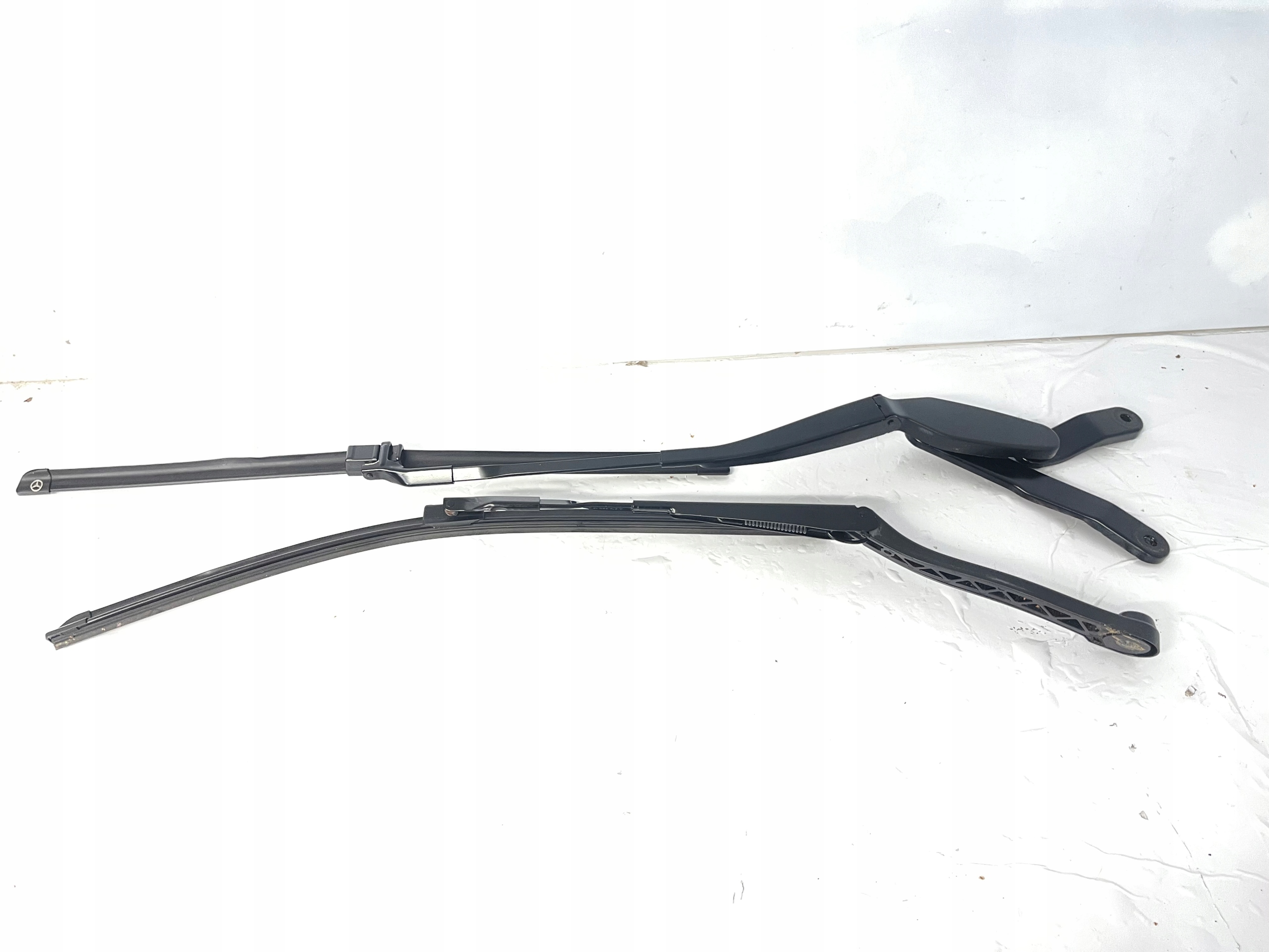 stierača predné MERCEDES-BENZ E (W212) A2128201344 A2128200944