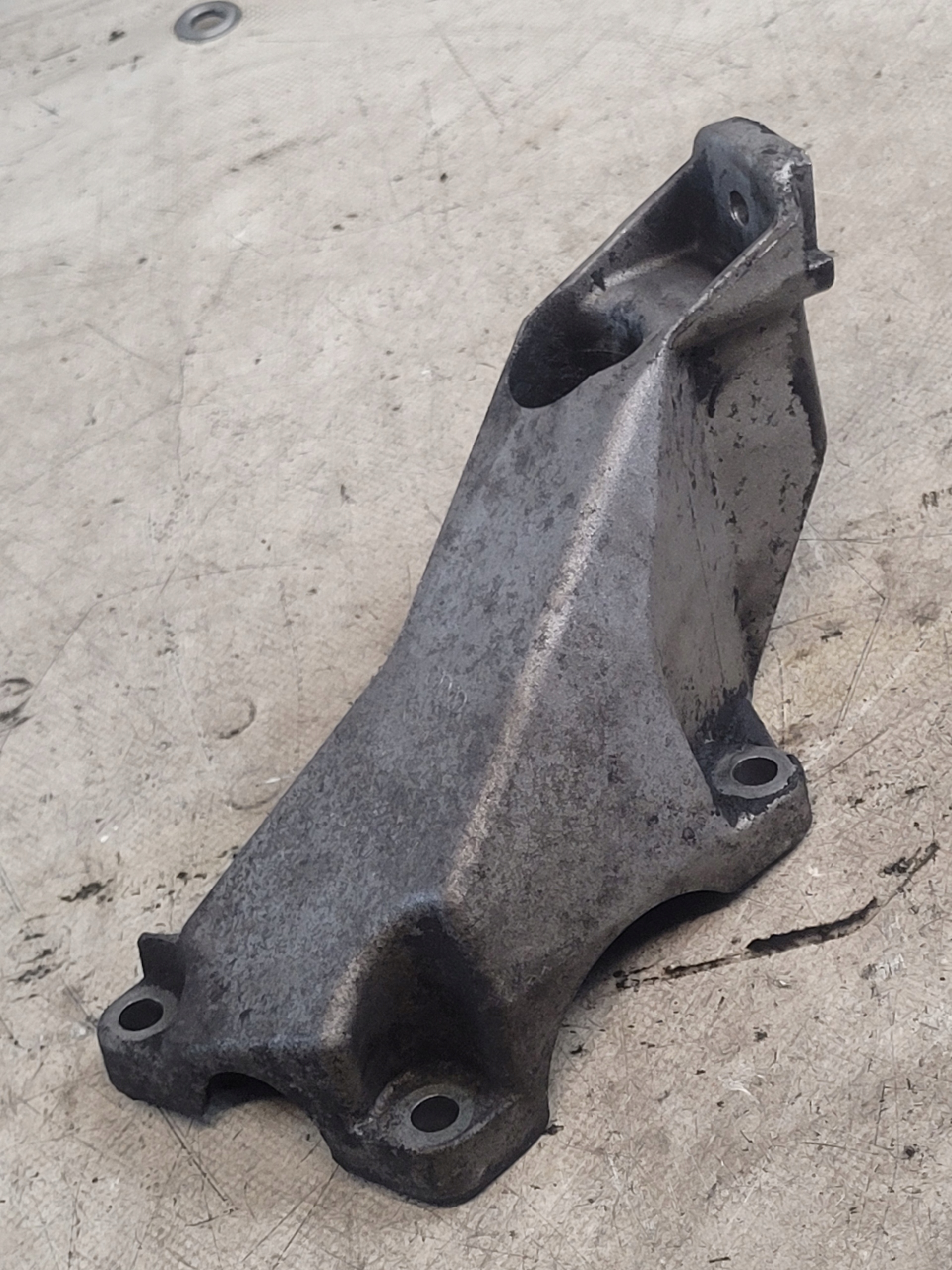 Support Support plaque Moteur OE 8E0199307A AUDI A4 B6 1.9TDI AWX