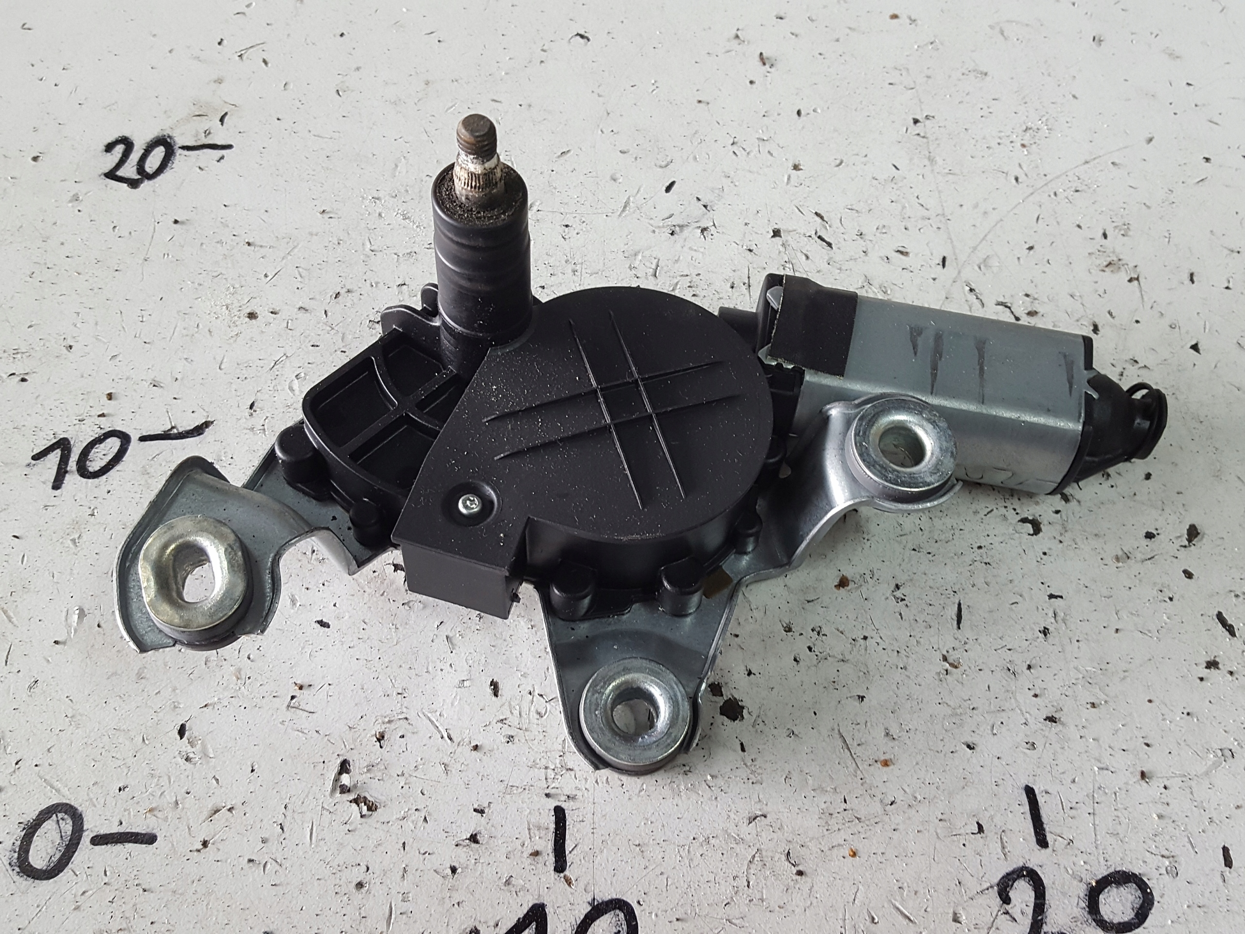 OCTAVIA 2 II 04-12 KOMBI SILNICZEK WYCIERACZKI TYŁ