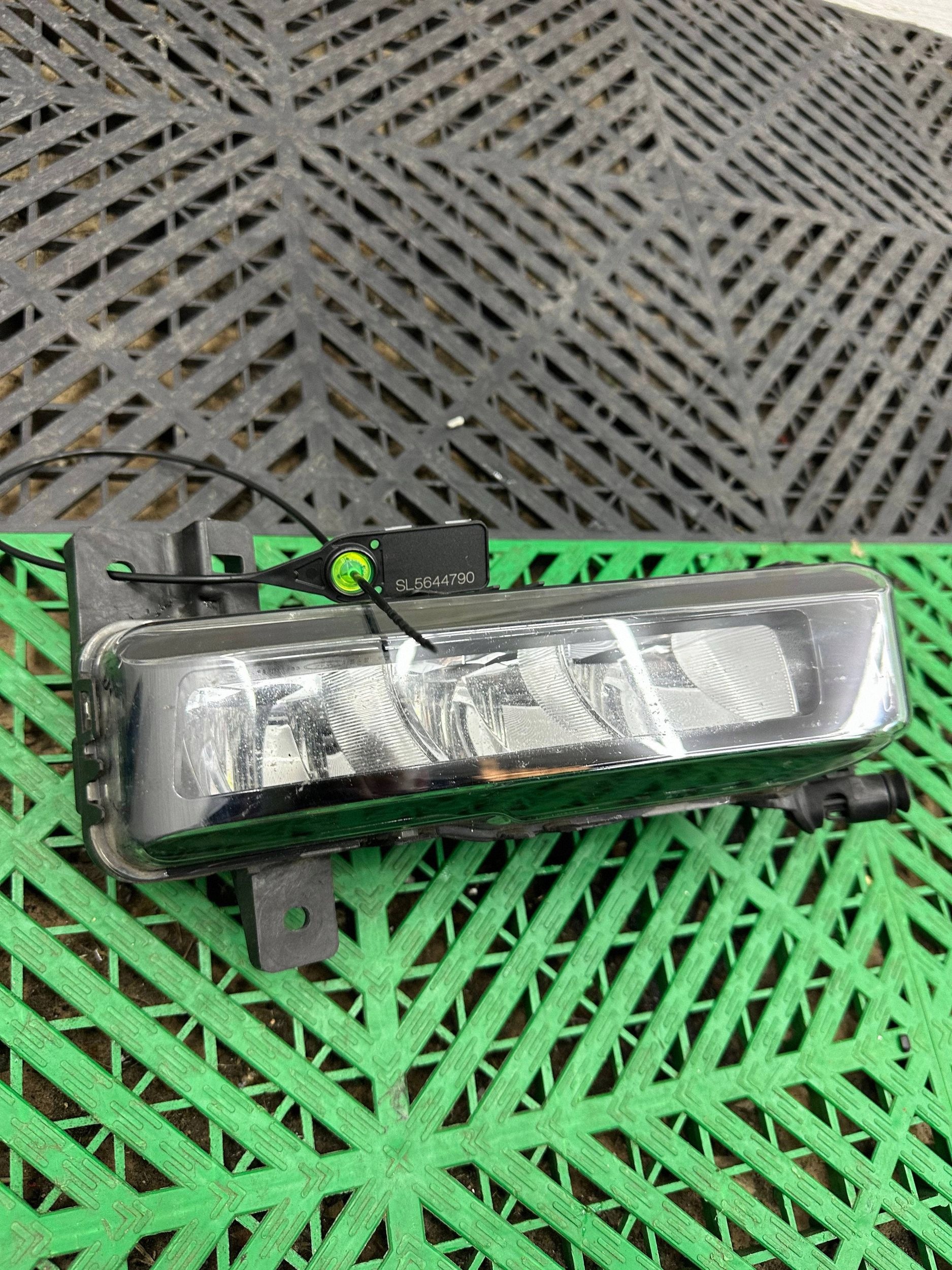 feu antibrouillard avant BMW 3 G20 G21 7433788