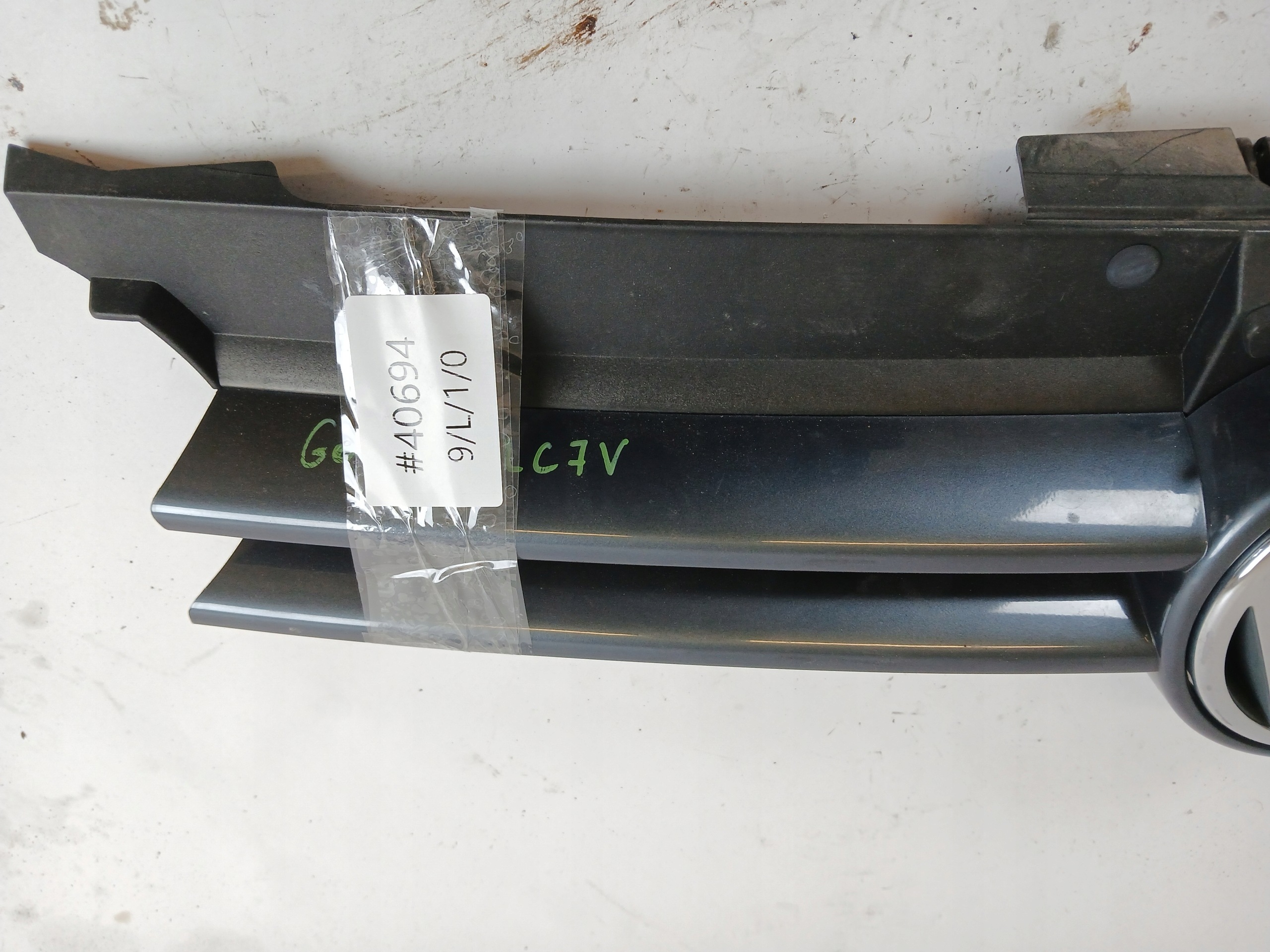 VW GOLF IV grille masque radiateur LC7V