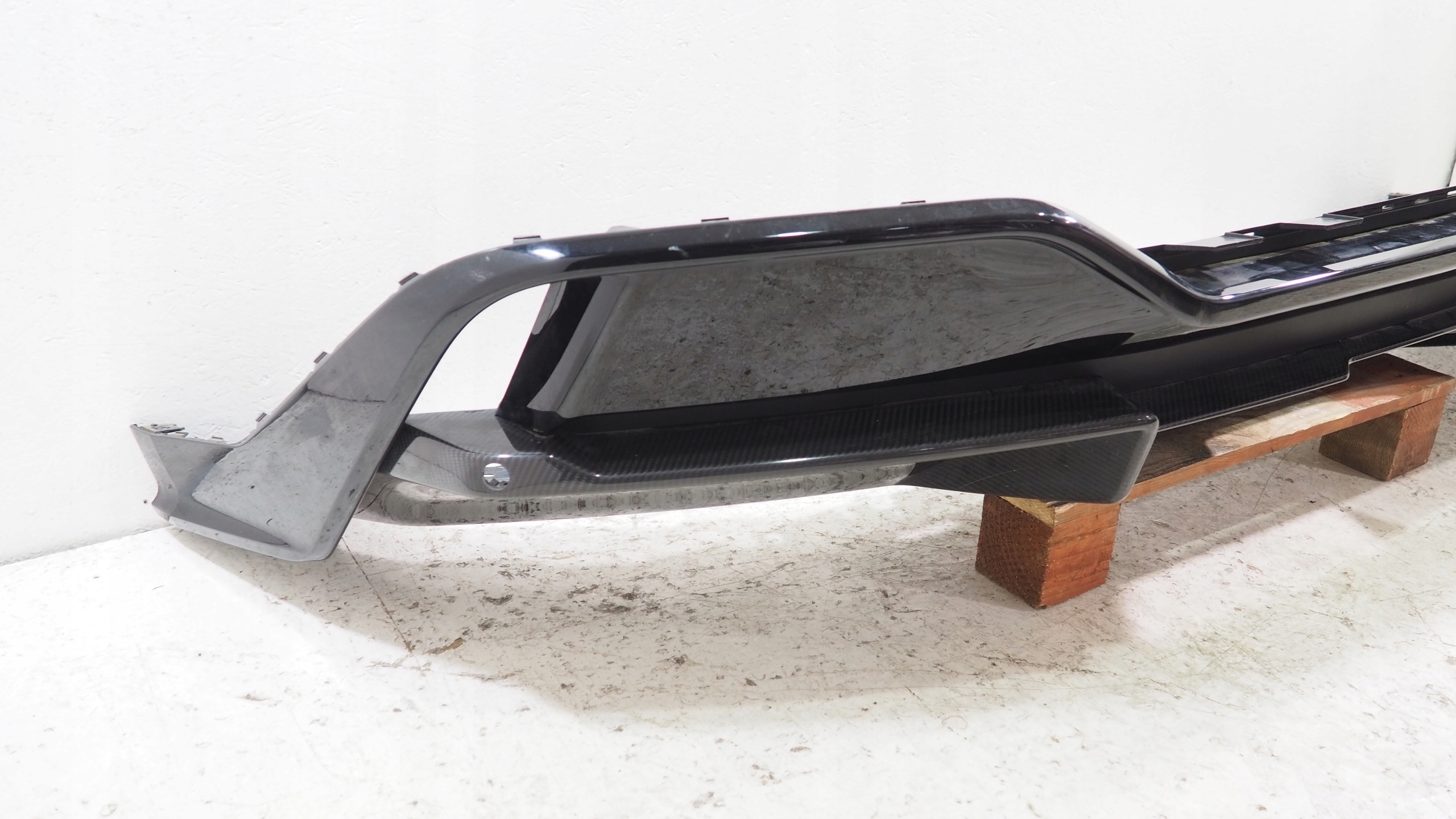 Lotus Emeya spoiler Doplnok Nárazníka zadok 8891900325