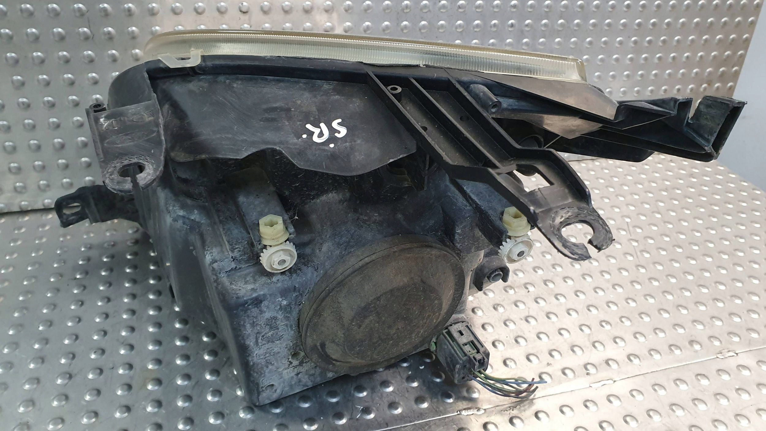 light front right FORD FUSION 02