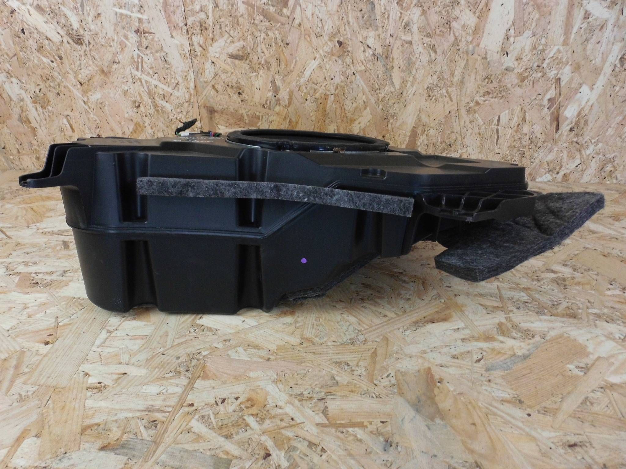 Hyundai IX35 2010-2015 subwoofer speaker boot 963802S000