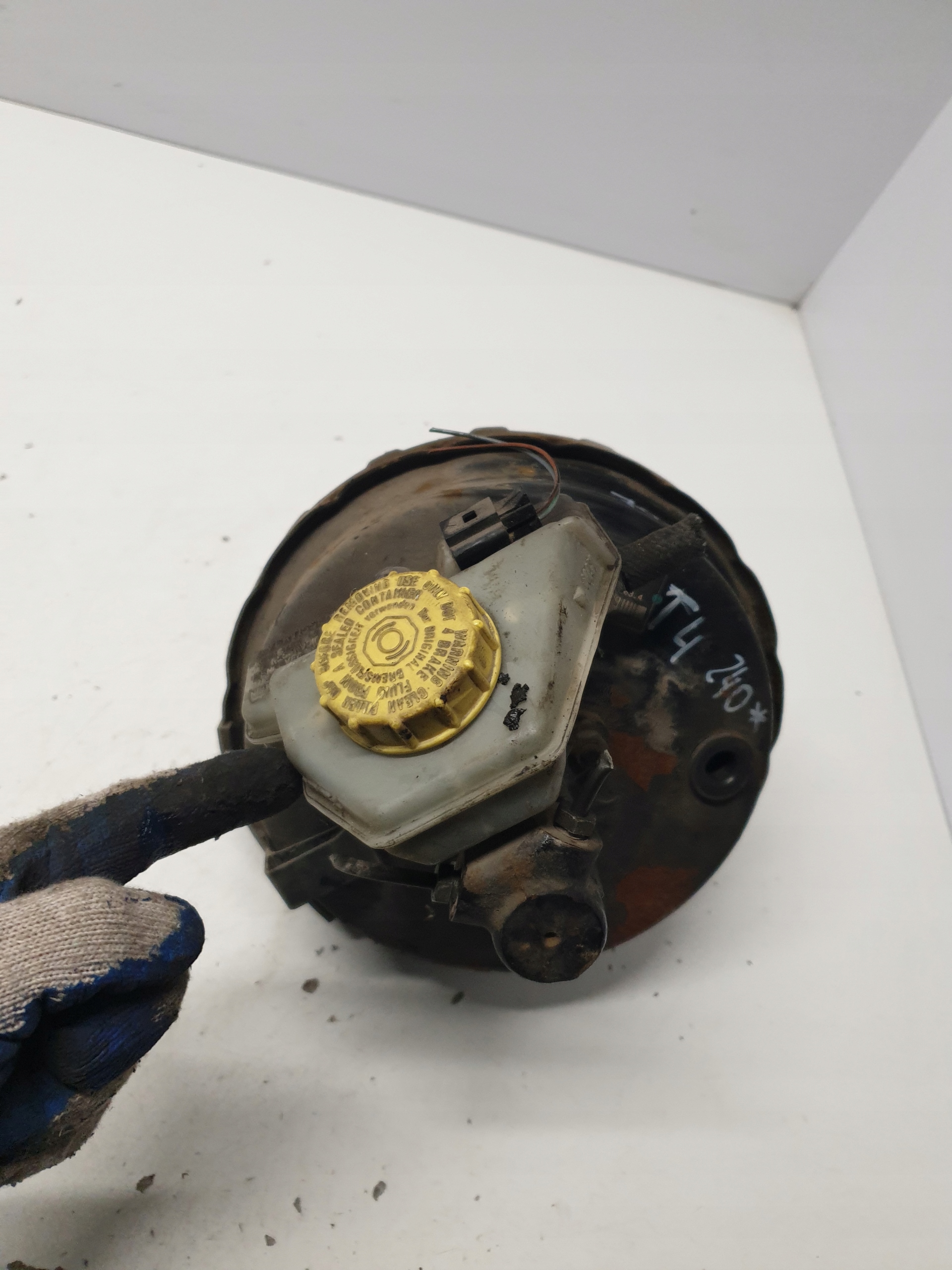 Сервопривід головний гальмівний циліндр VW T4 701612101K