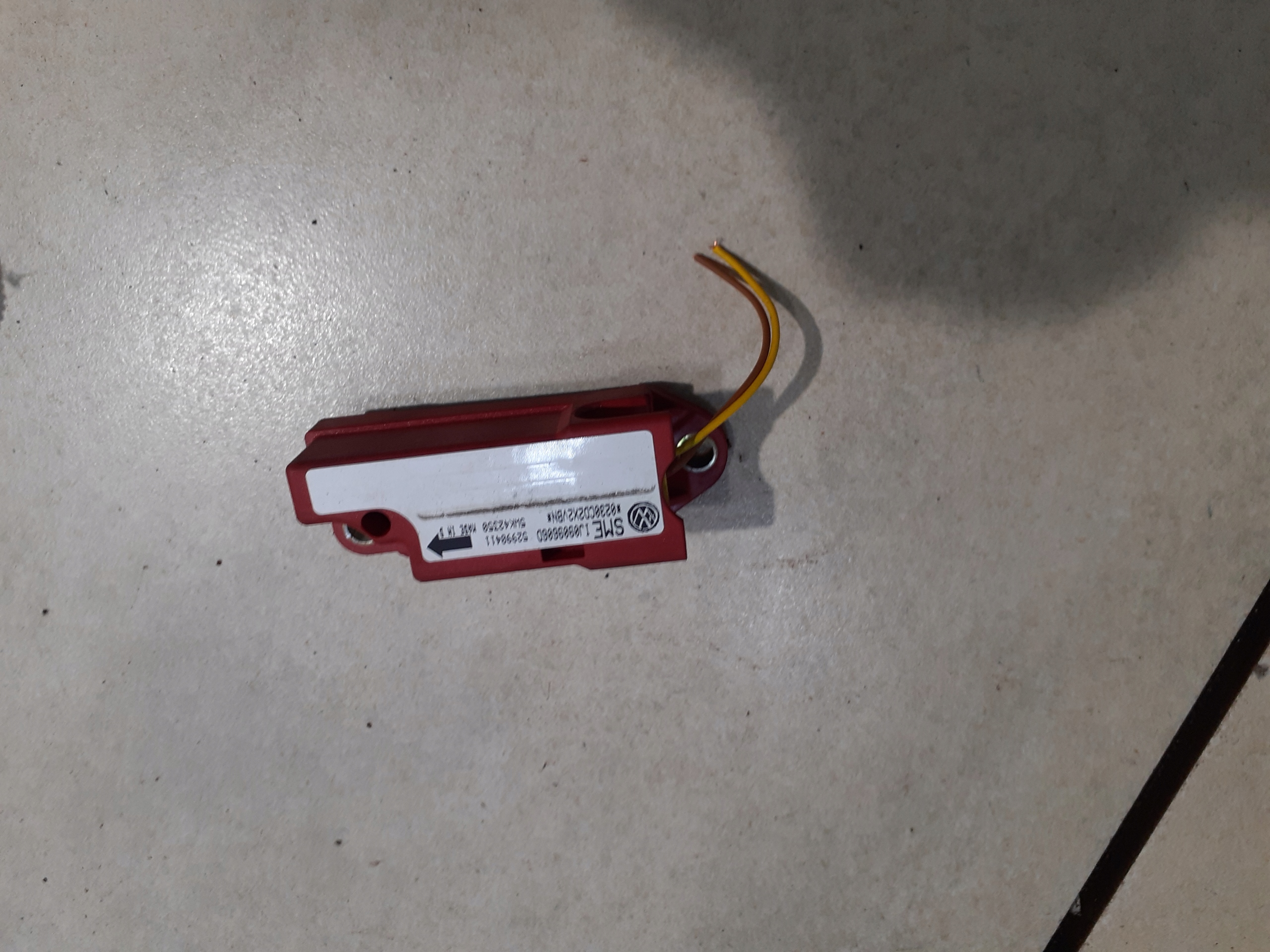 Sensor UDZERZENIA AIRBAG VW GOLF IV 1.4 16V IJ0909606D