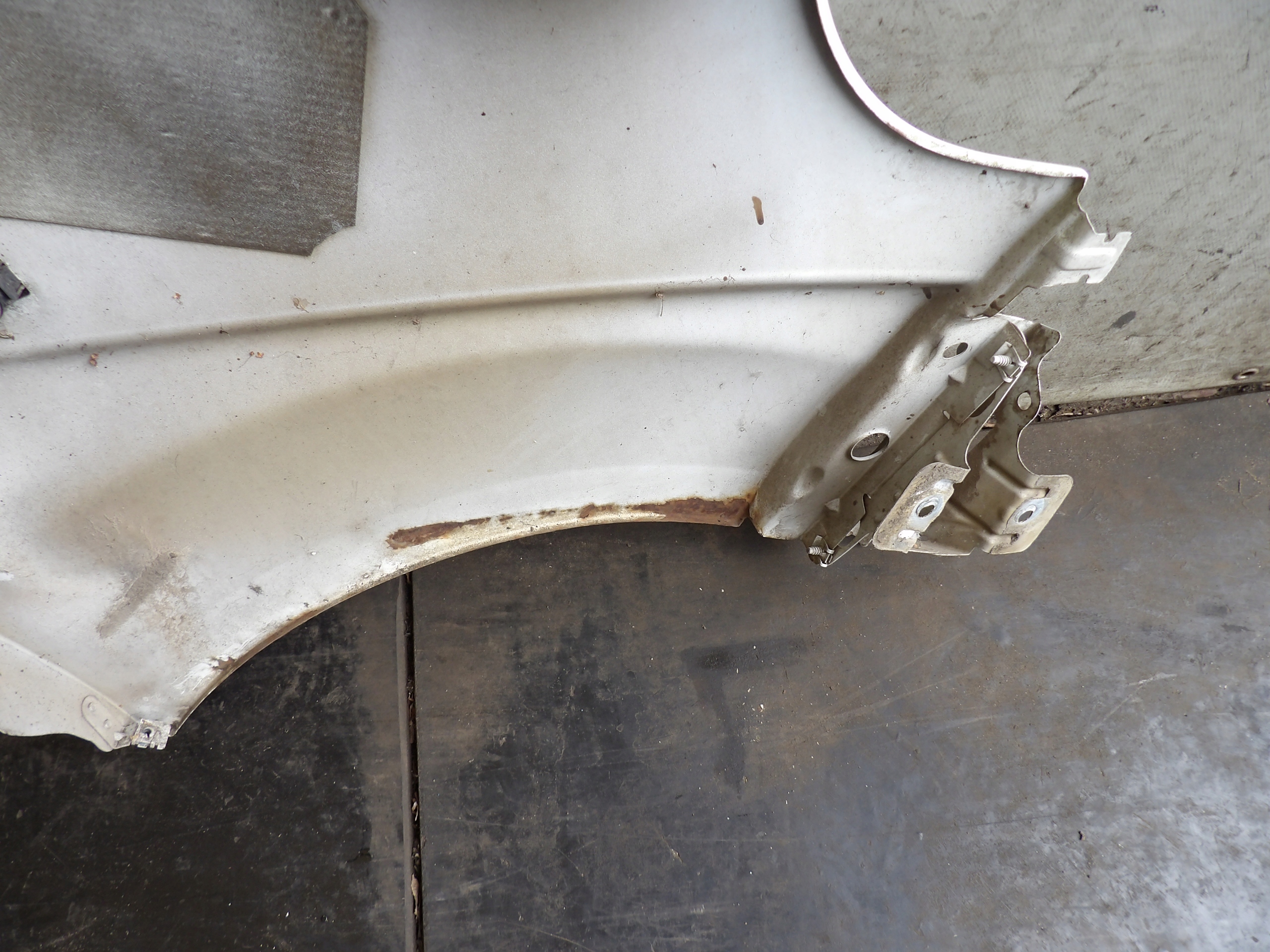Renault Trafic II fender front left lak. 0D31
