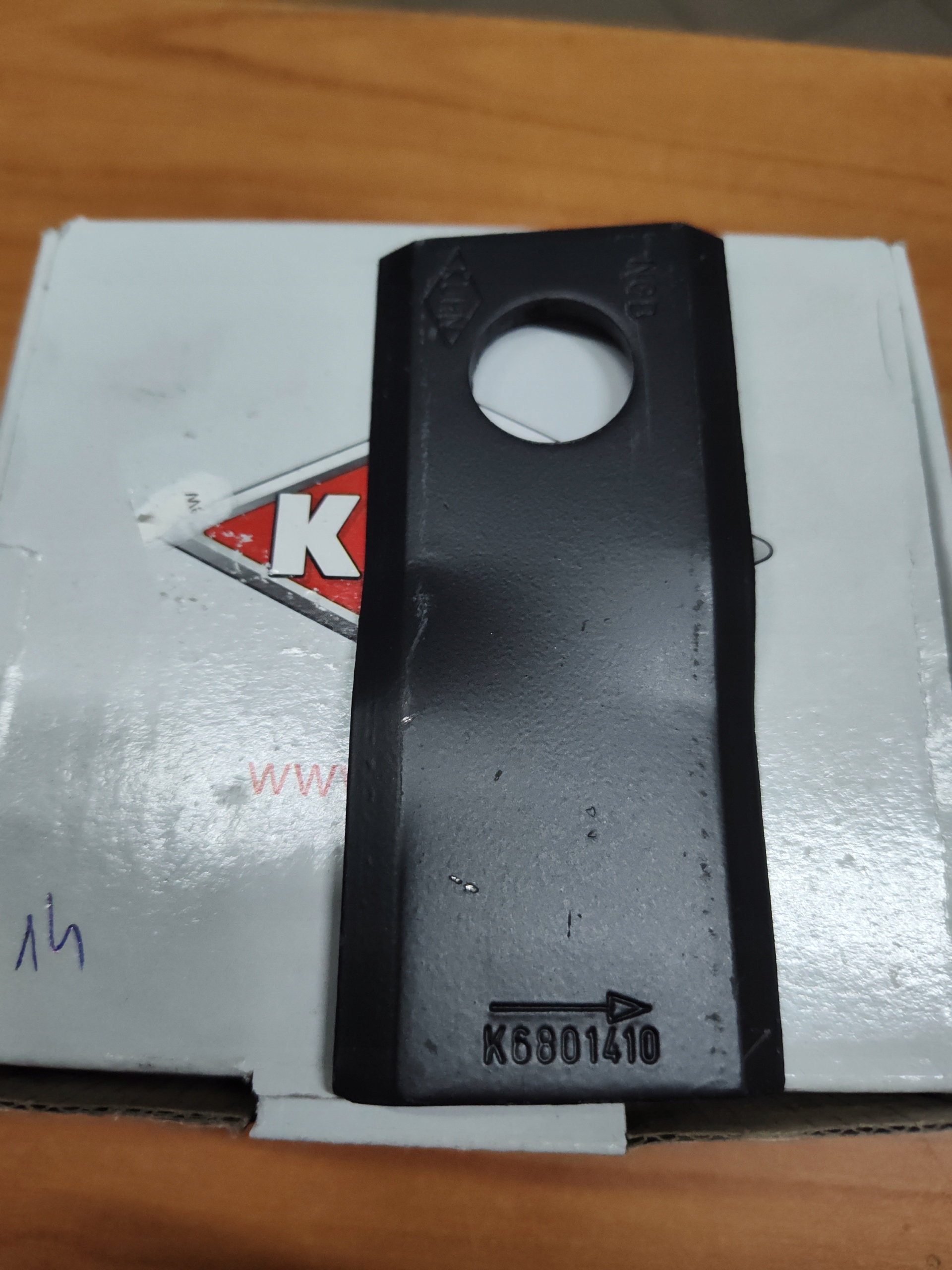

Nożyk kosiarki Kuhn K6801410 Oryginał Lewy 105x48