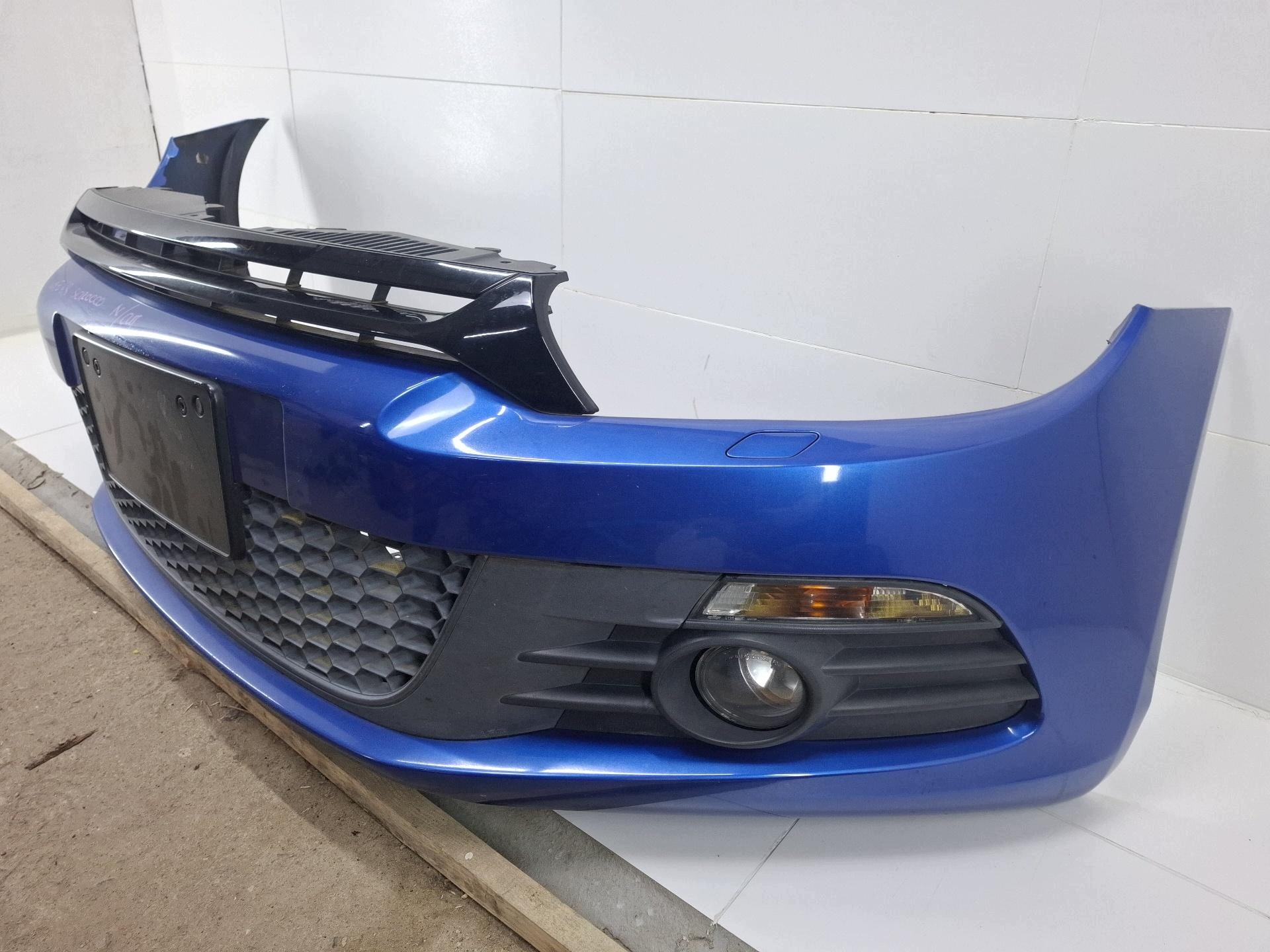 nárazník předek Volkswagen Scirocco 3 2009 1K8807221C