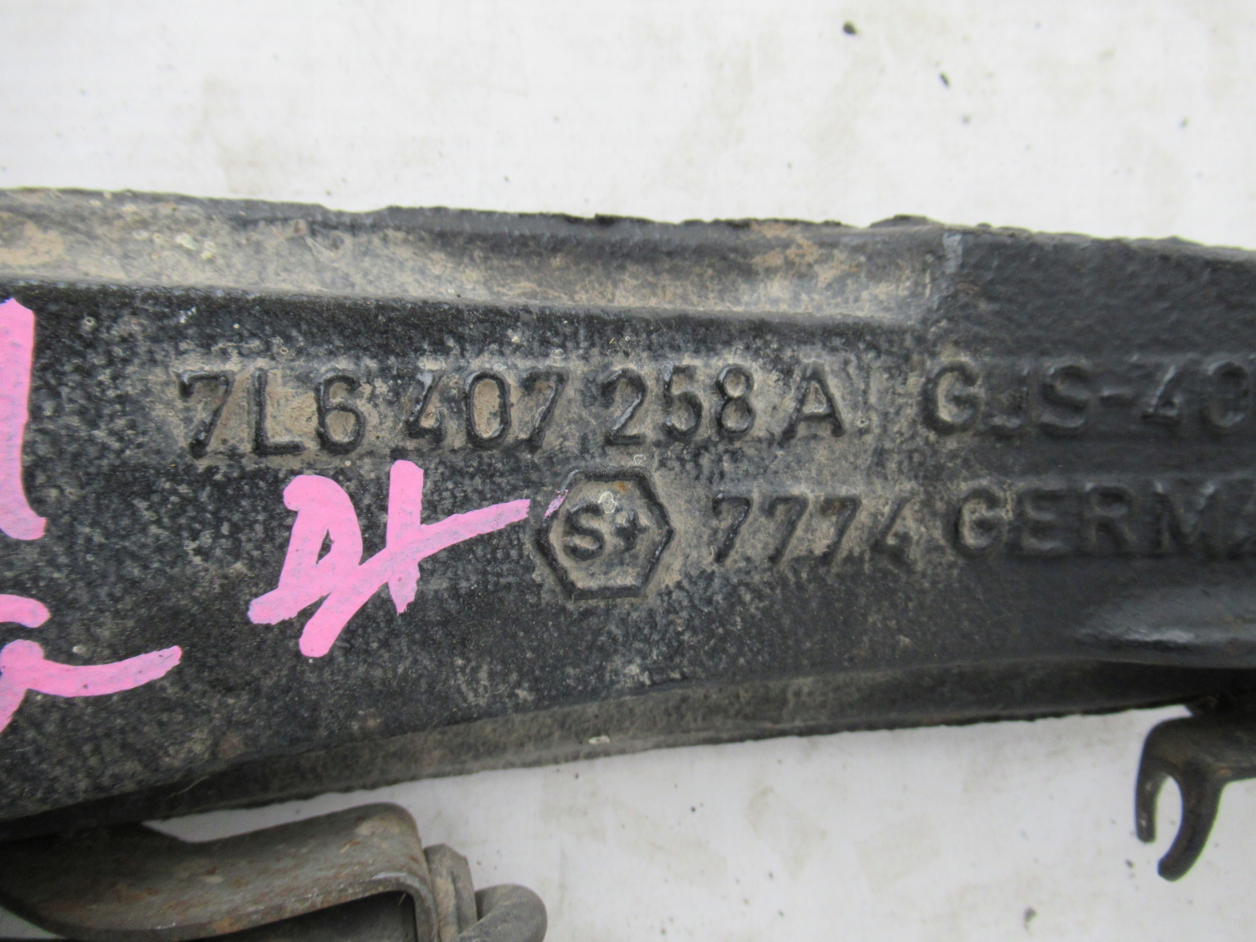swing right VW TOUAREG 2.5 TDI 7L6407258A