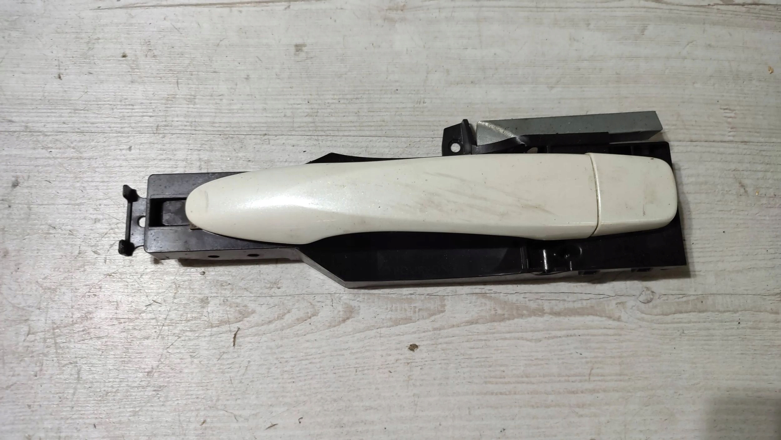 Nissan Qashqai 16r 1.5dci rear part side left handle exterior