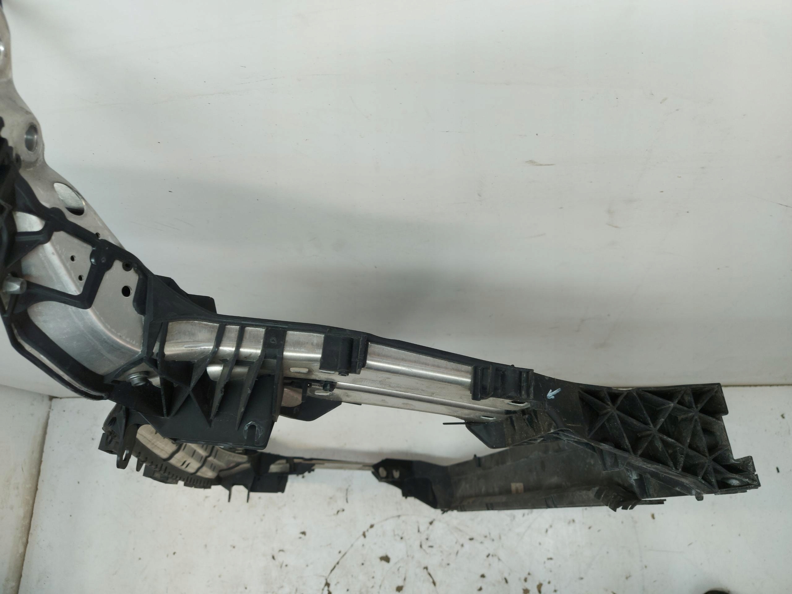 AUDI A6 C8 4K9 Allroad Kombi 3.0 TDI front body wall holder pillar