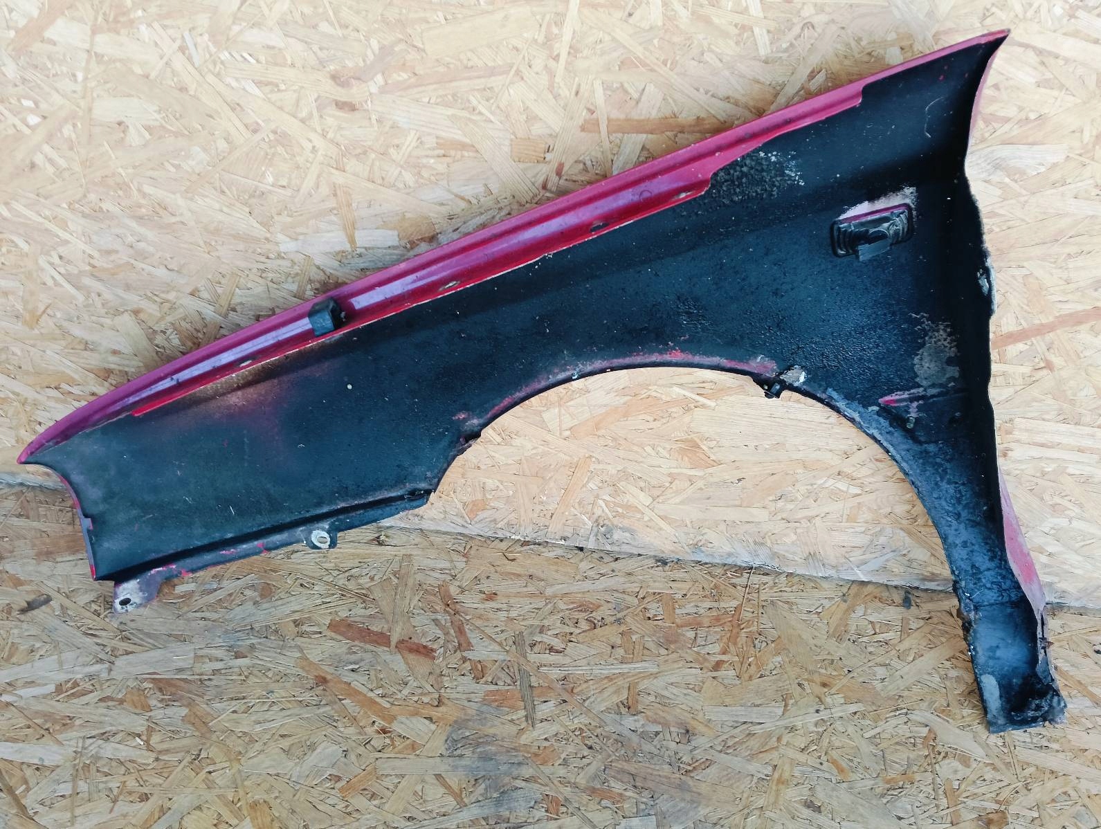 fender right front Volkswagen Golf III 95r red