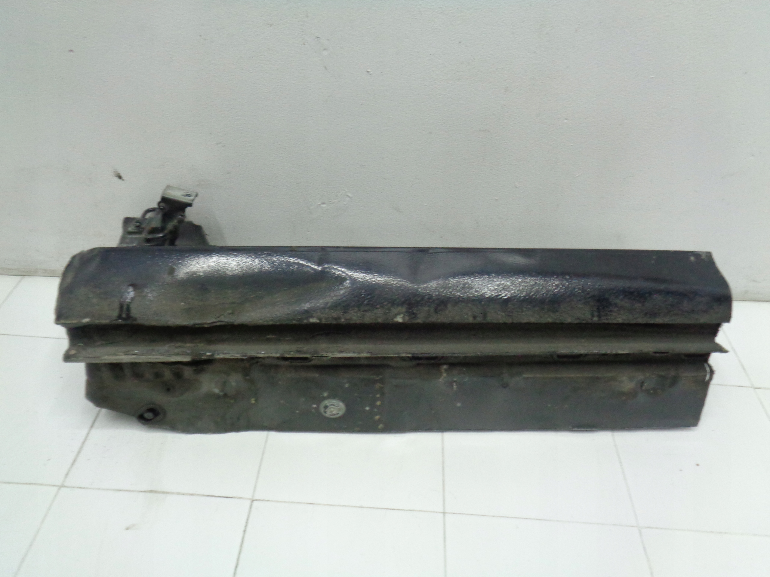 VW EOS pillar A threshold left 05-15r