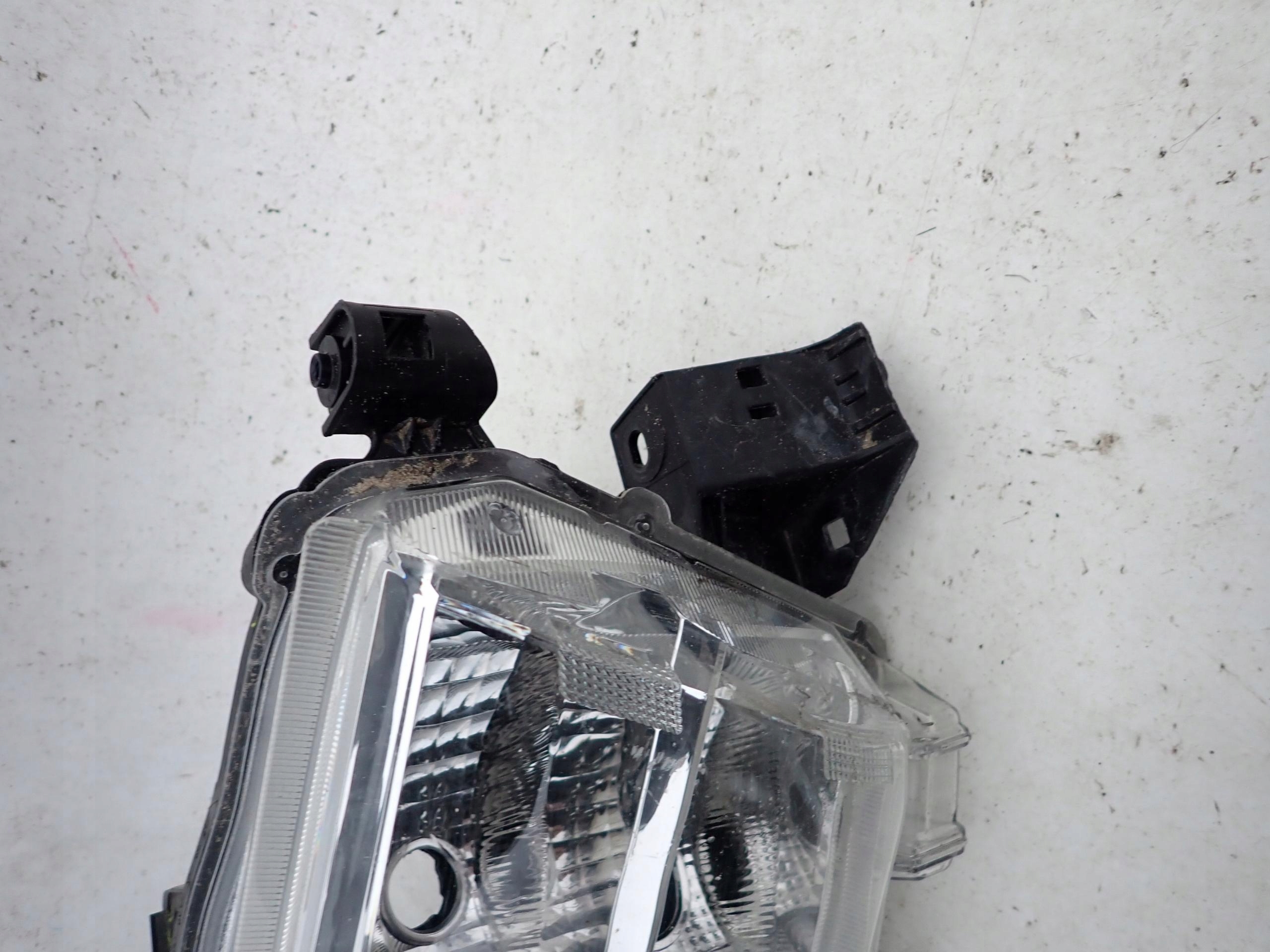 TOYOTA HILUX VIII 15- light right front