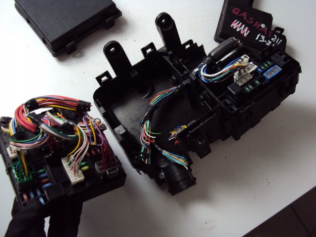 SKRZYNKA BEZPIECZNIKÓW NISSAN QASHQAI J11 13-21 Typ samochodu Samochody osobowe