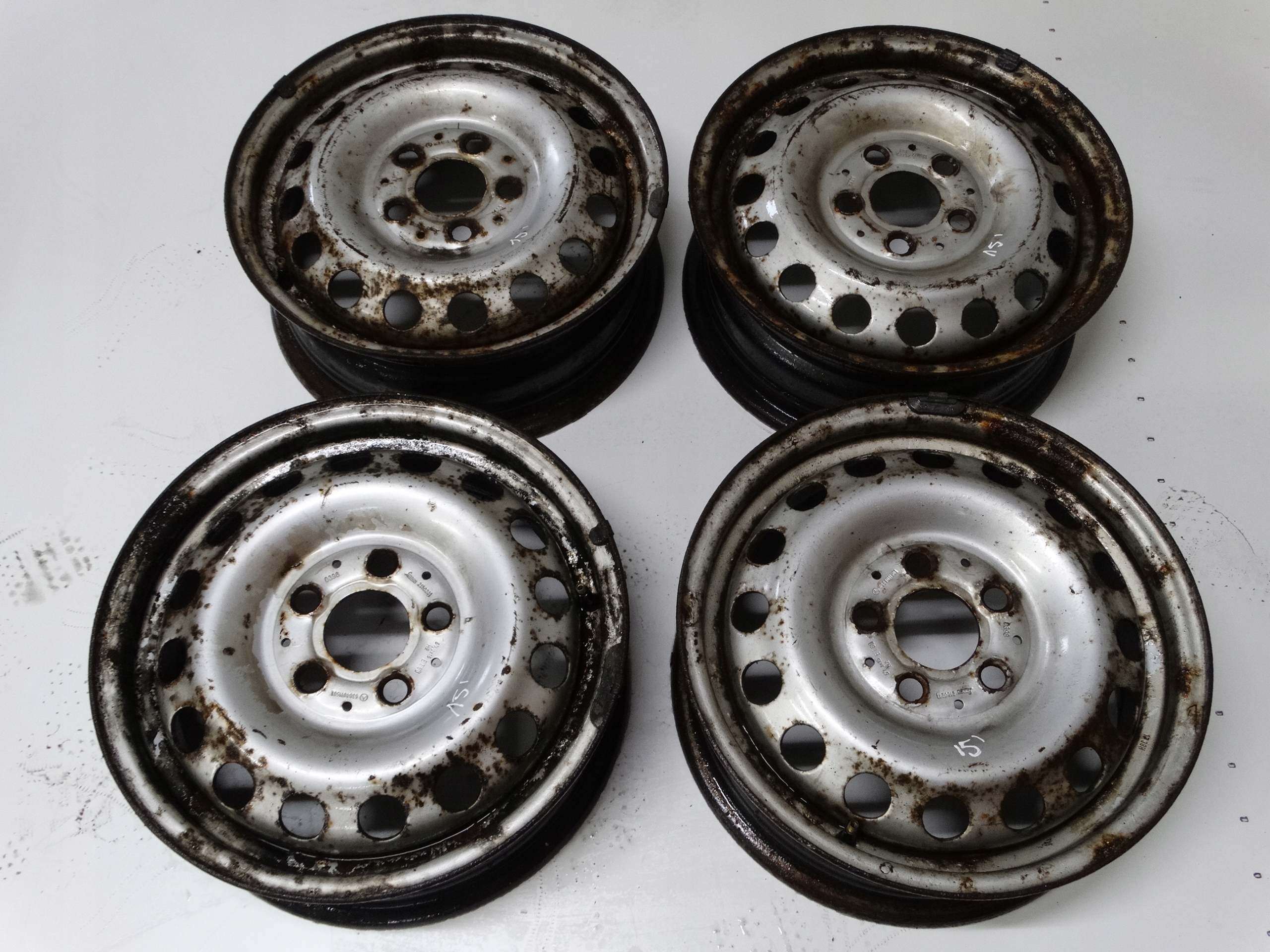 KOMPLET disk MERCEDES 5,5JX15H2 ET60 6384011501