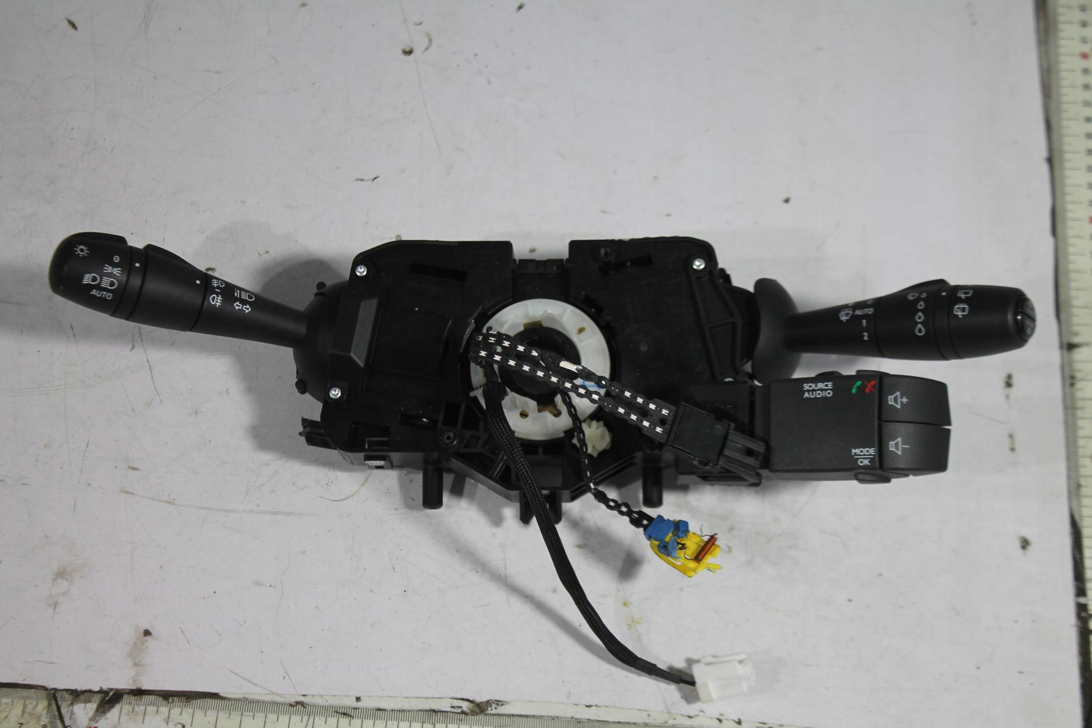 commande levier commodo sous volant commodo RENAULT CLIO IV 12