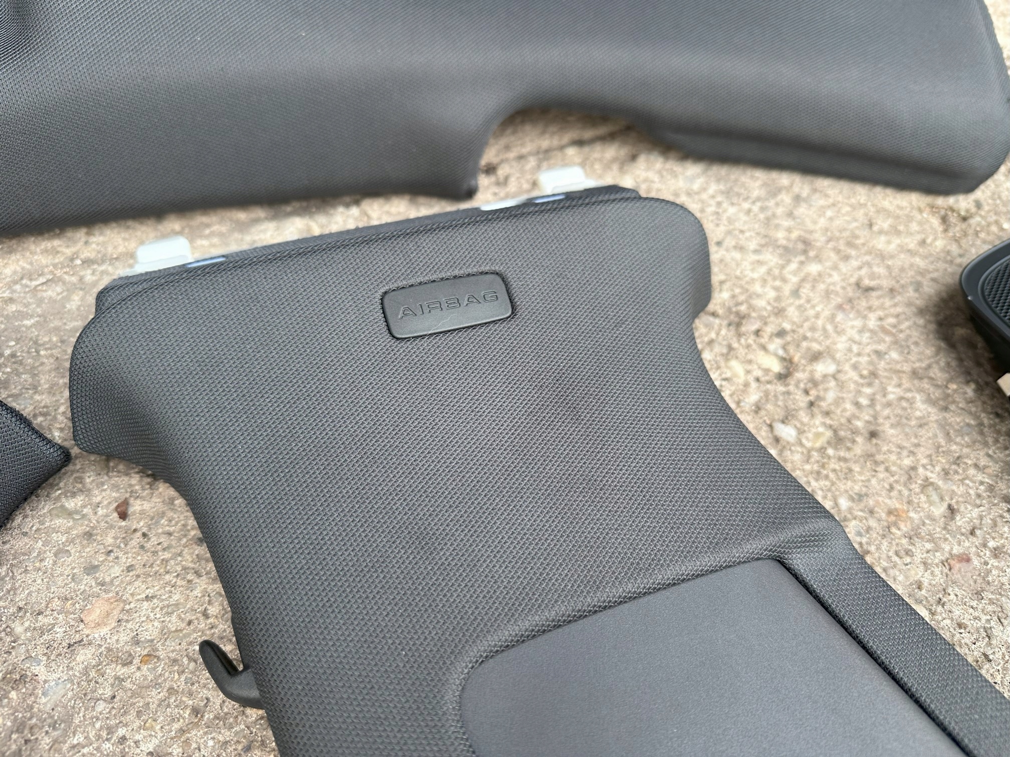 AUDI A4 B9 SEDAN S-LINE PODSUFITKA CZARNA + SŁUPKI KOMPLET Wersja Europejska