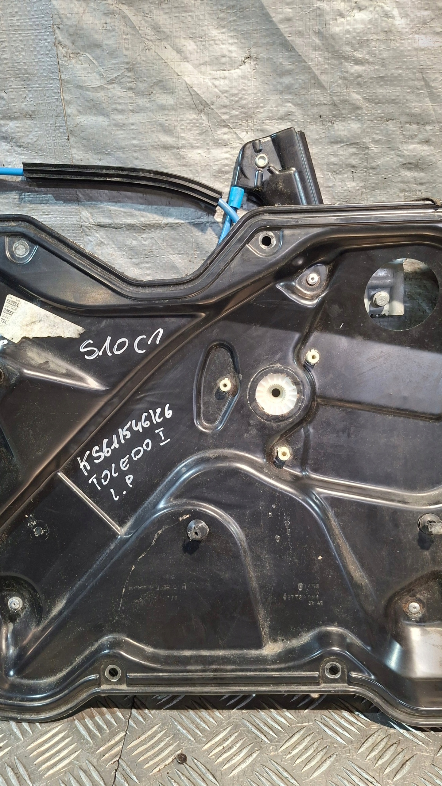 window regulator sheet metal left front SEAT TOLEDO II