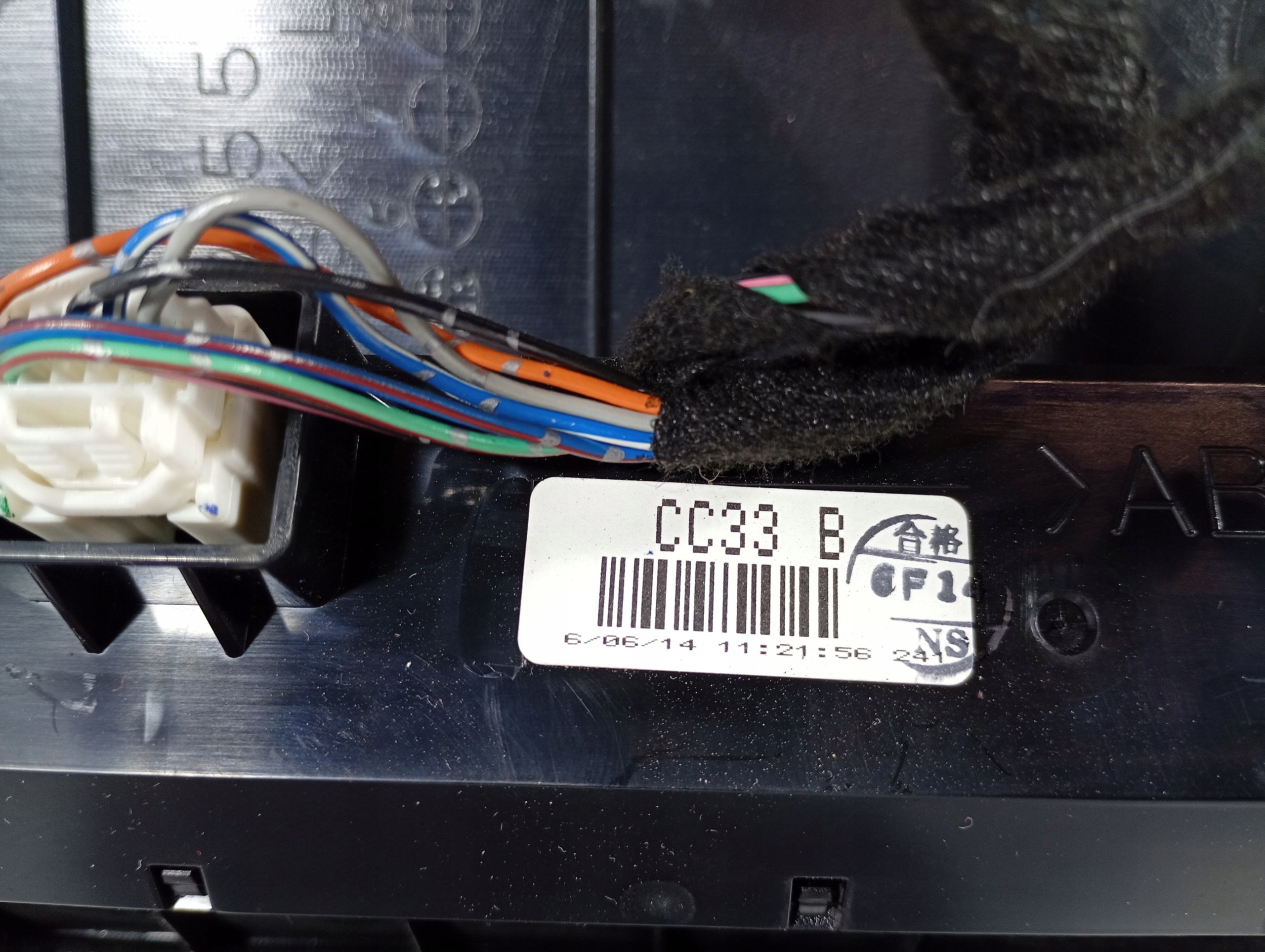 Mazda 5 V 05-10 display Z RÁM obal OE CC33B