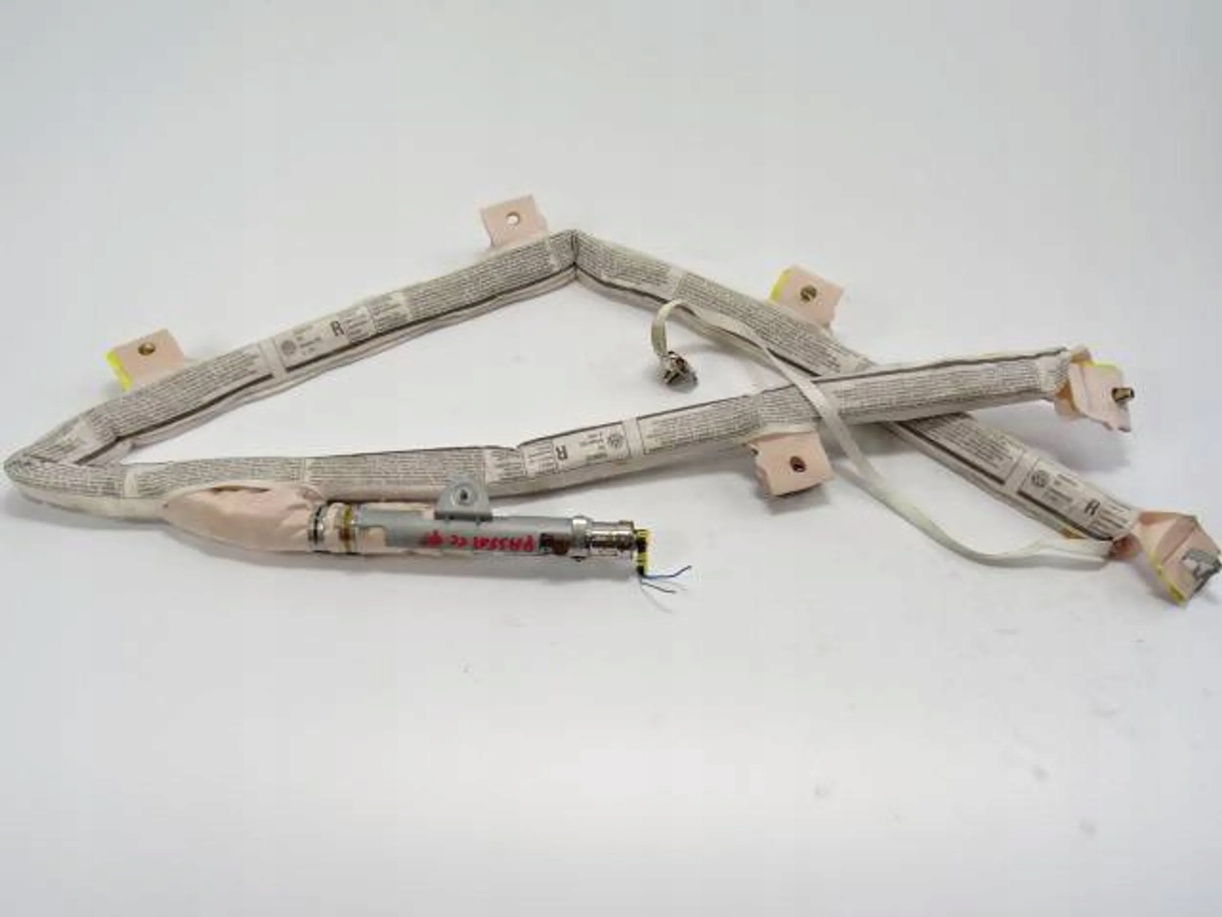 пиропатрон правая vw Passat CC