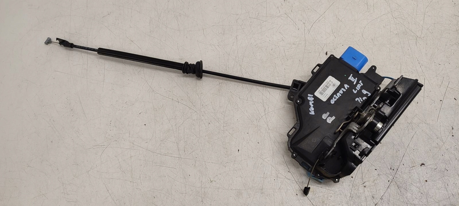 lock door front front right Skoda Octavia II LIFT 1,4 TSI