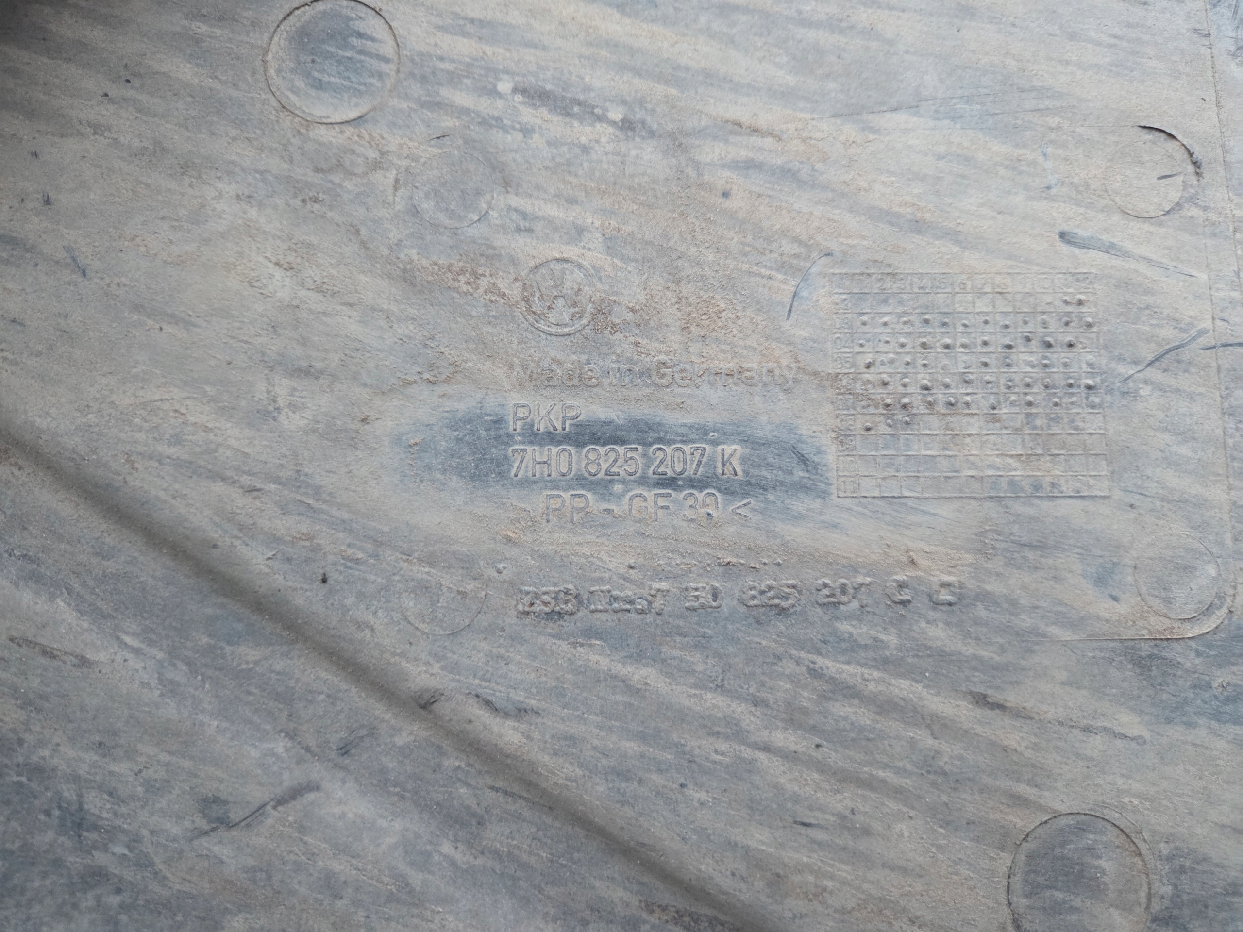 Blende Abdeckung abdeckung Unterfahrschutz VOLKSWAGEN T5 7H0825207K