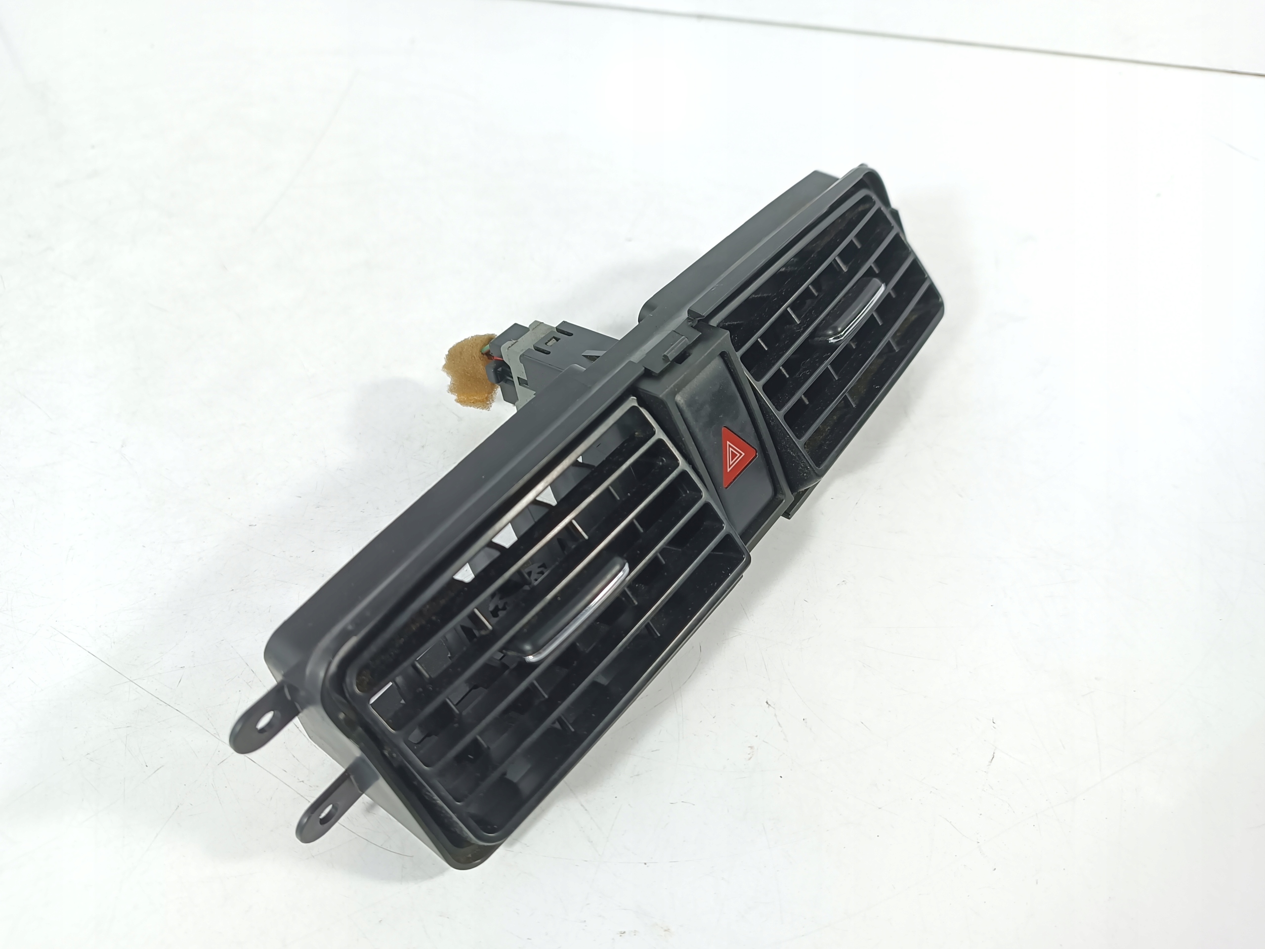 Suzuki Liana grid air conditioning devices air central