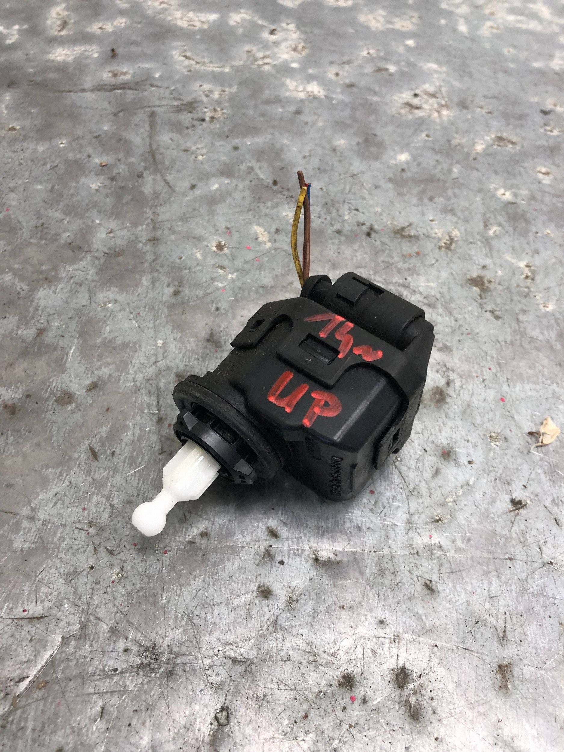 Motor Regulations- Leuchten VW UP 8L0941295B