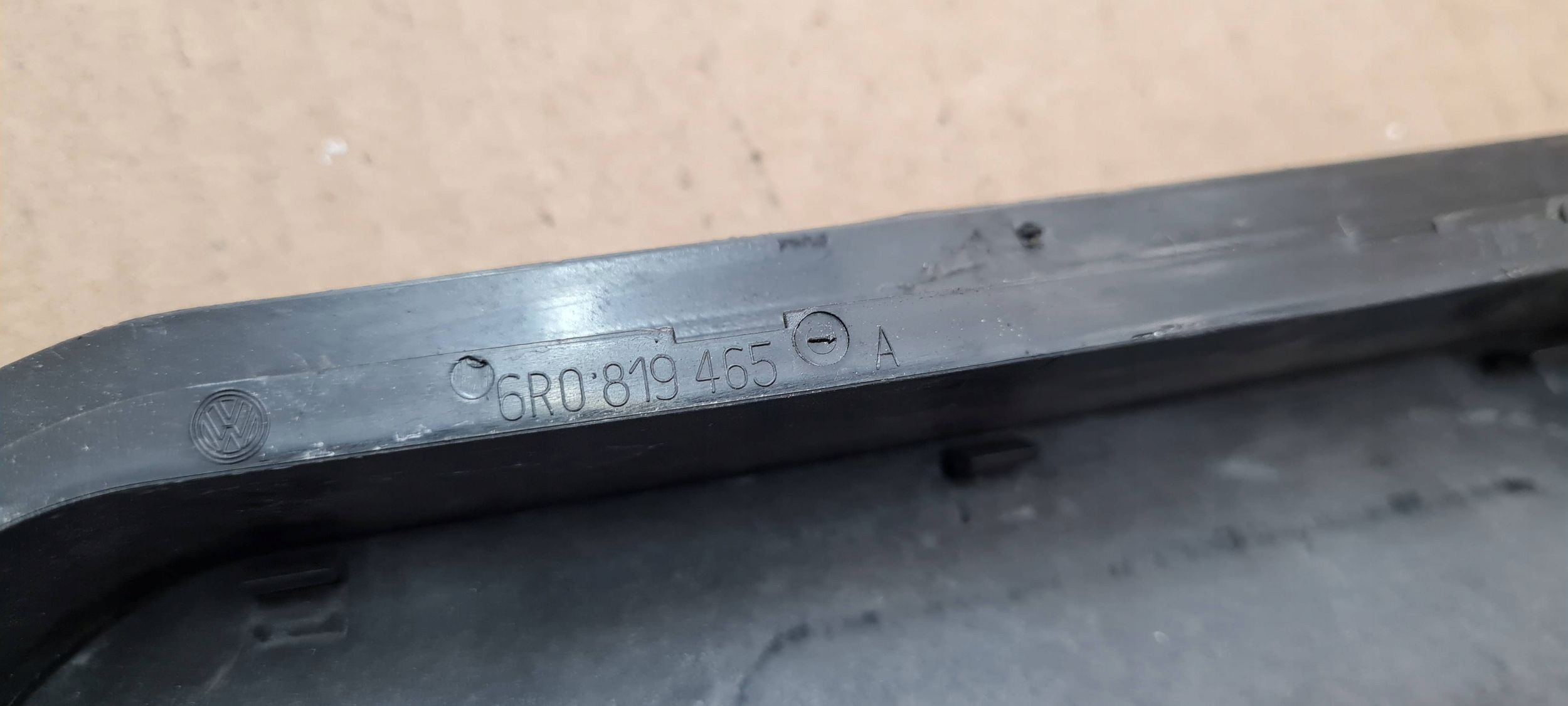 A4 B9 8W grid WENTYLACYJNA boot rear part 6R0819465A A5 8W