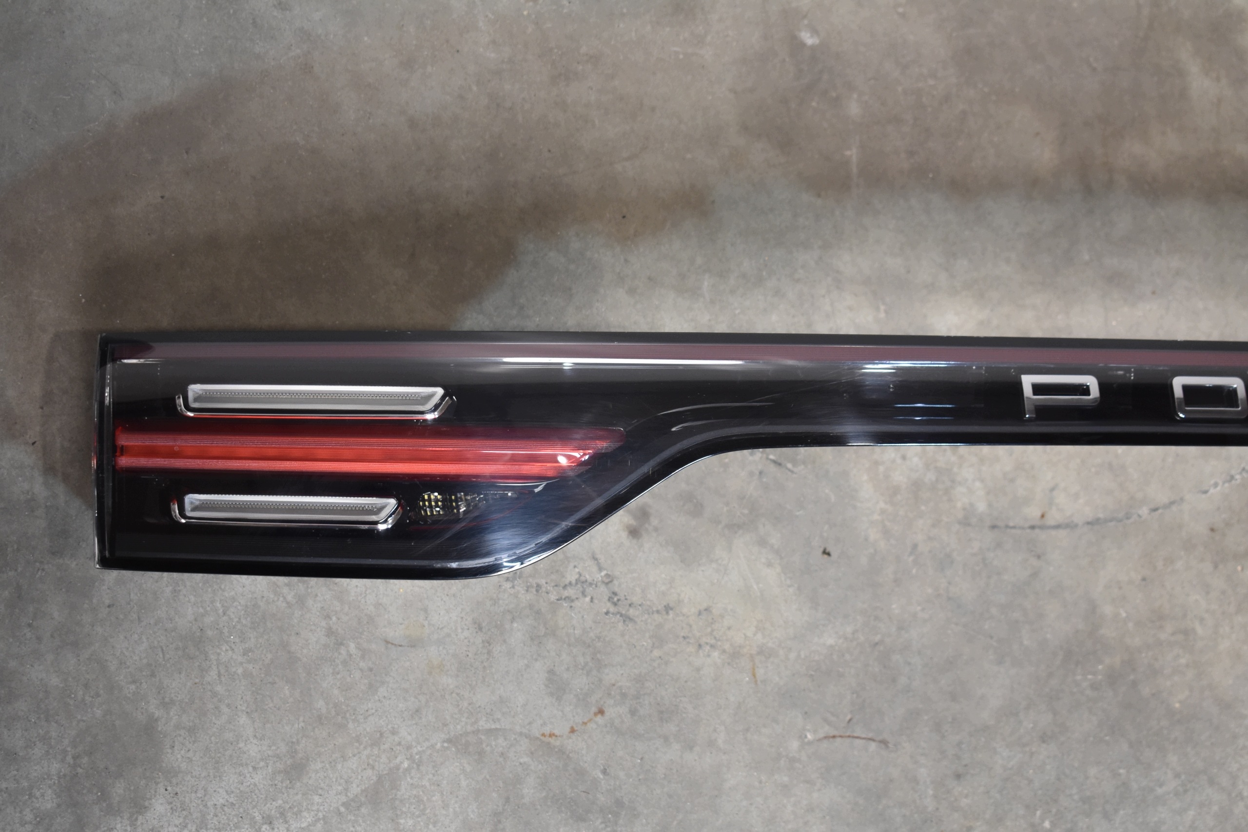 IDEALNA light rear part rear central bonnet PORSCHE CAYENNE 9Y 1