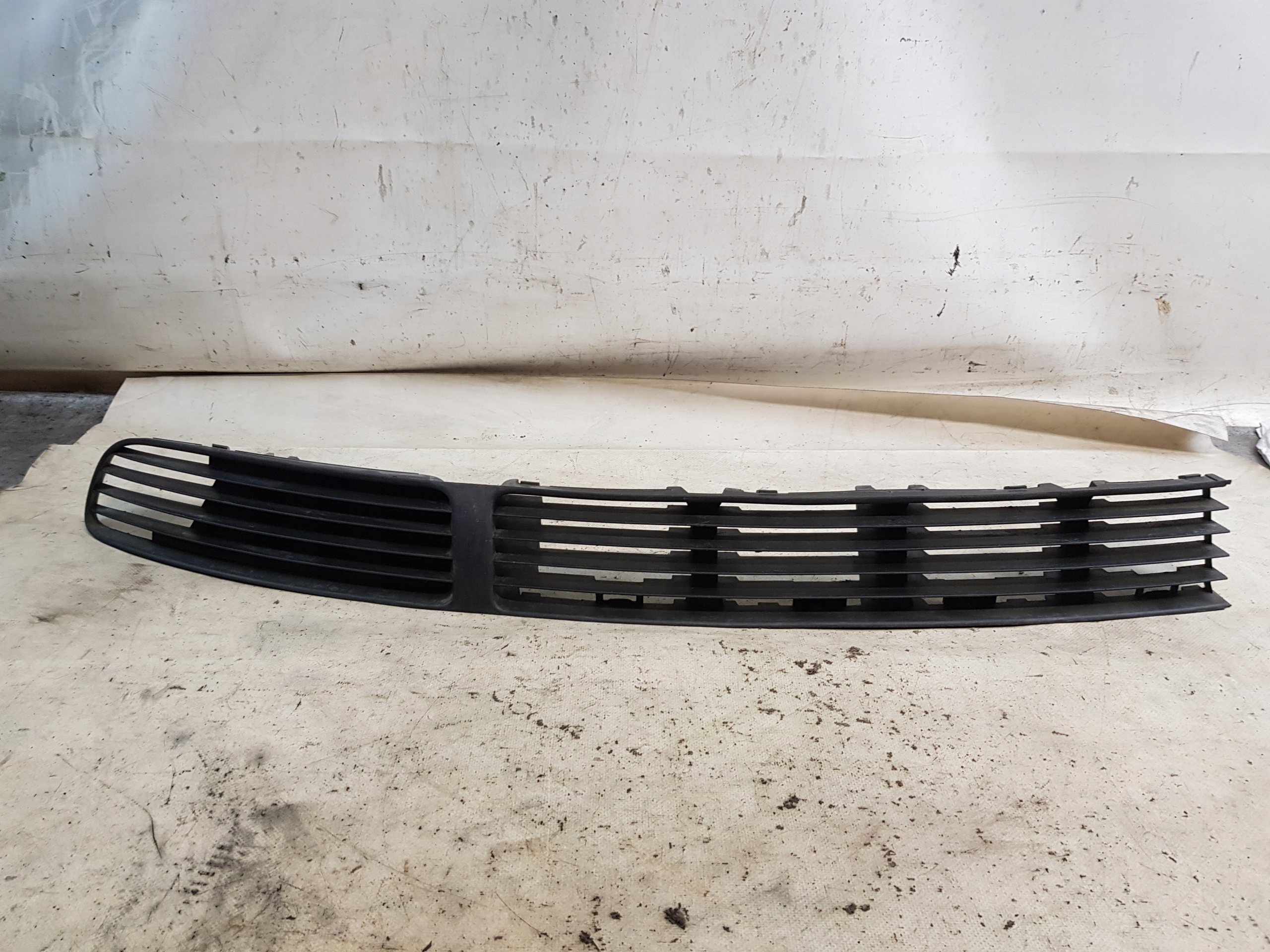 grid of a bumper right front VW PASSAT B5 PRZEDLIFT