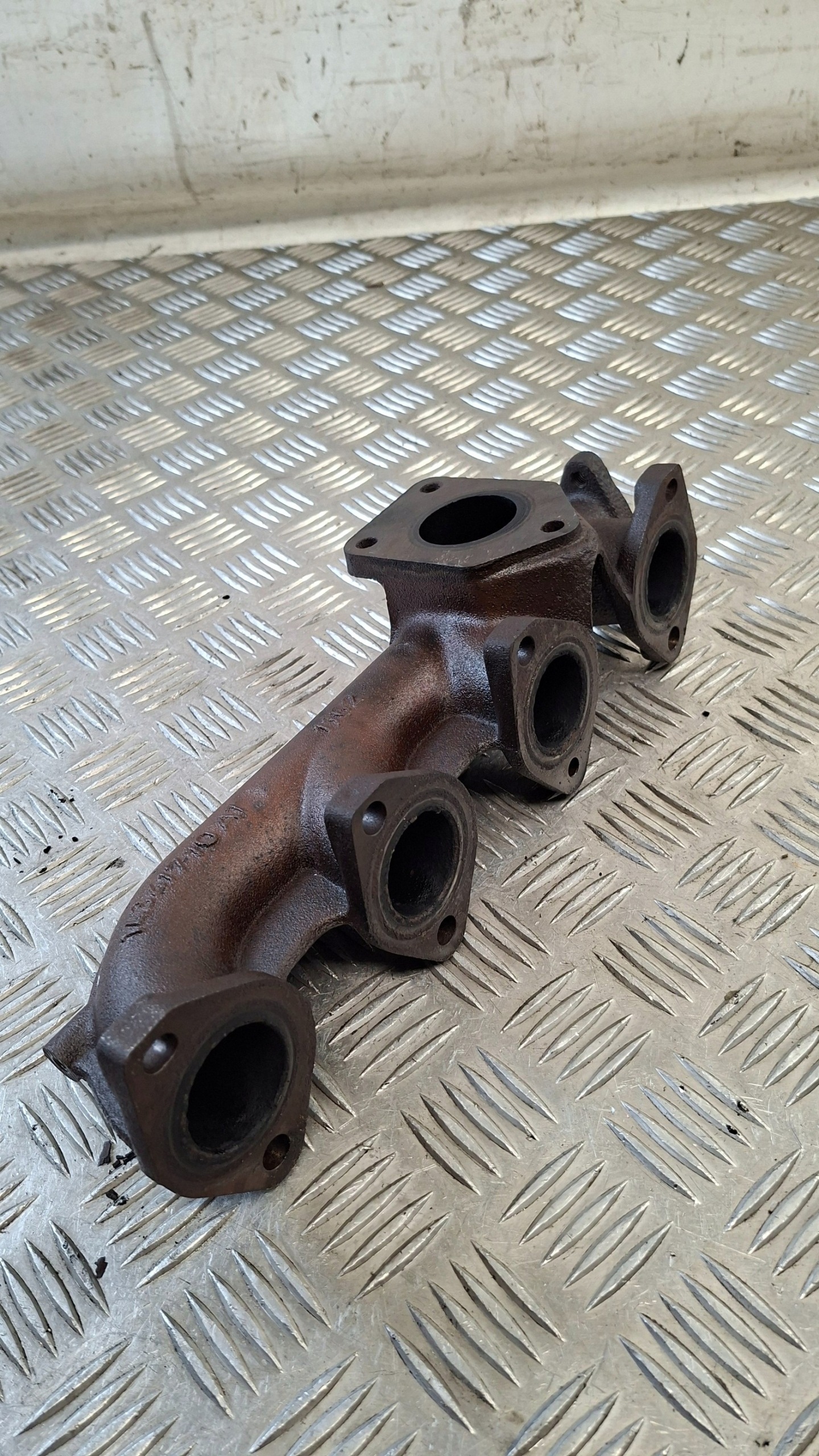 exhaust manifold BMW E81 2.0D