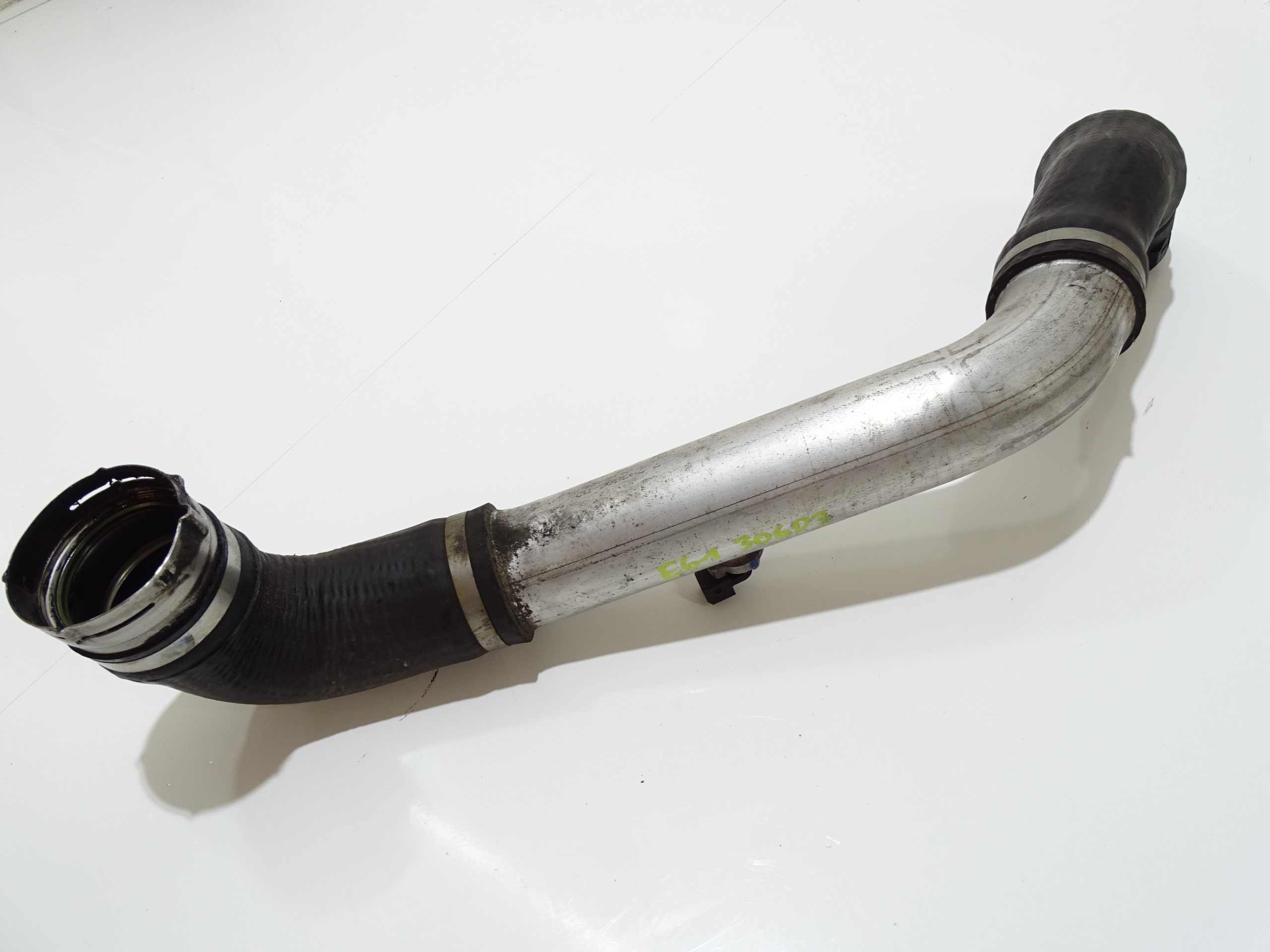 vedení intercoolera BMW E60 E61 306D3 3.0D 7793896 (4817519)