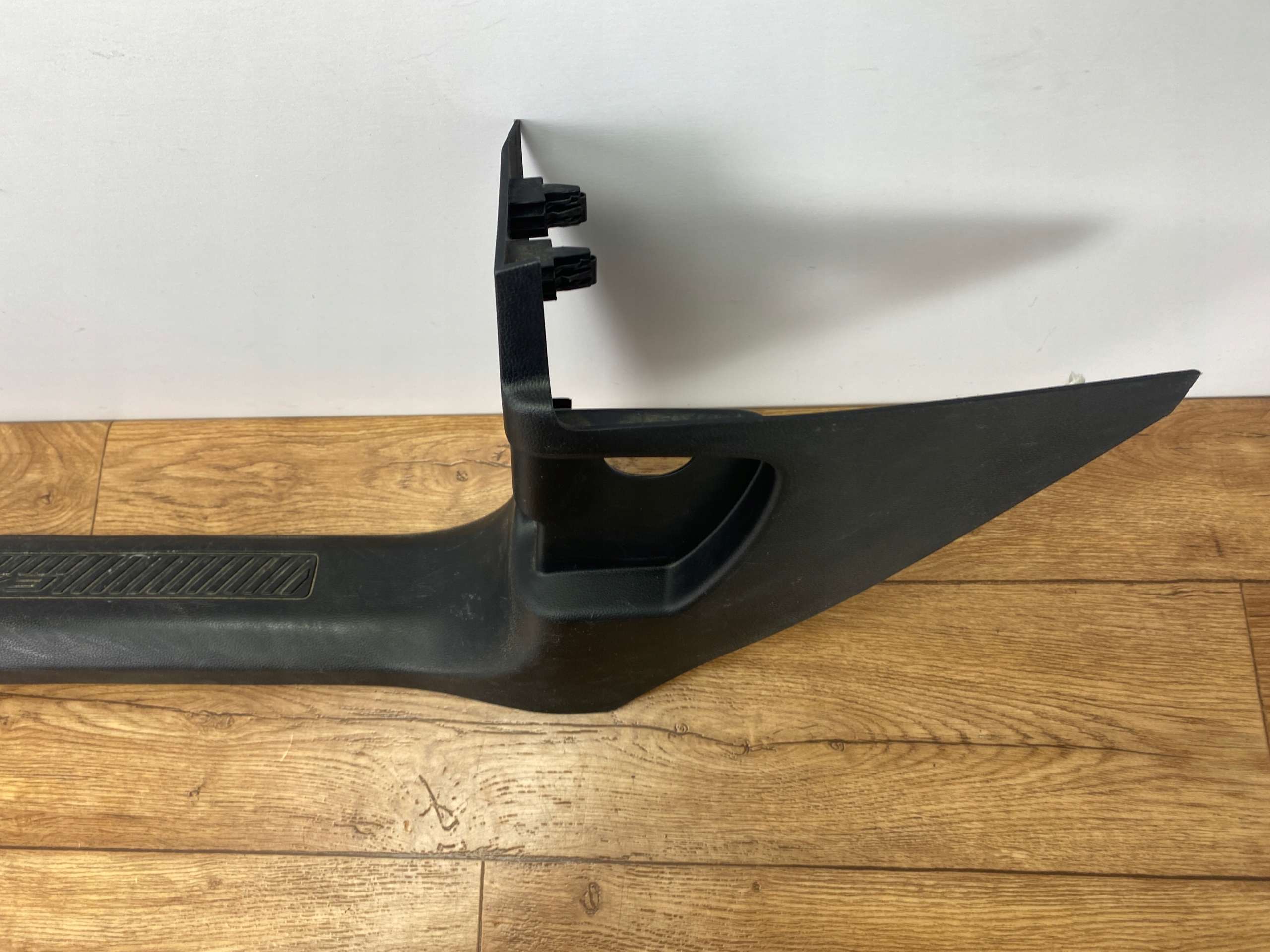 moulding threshold inner cover of the threshold left Ford Explorer MK6 2020+ USA
